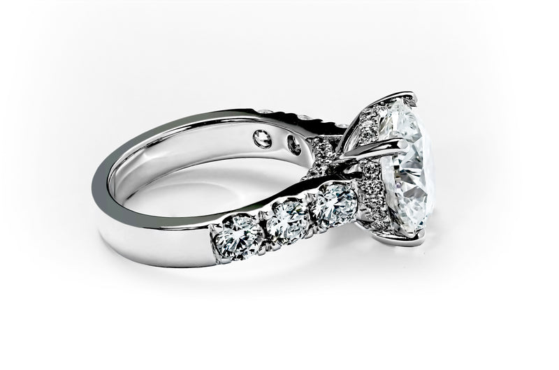 5CT ROUND BRILLIANT WITH SIDE DIAMOND RING (2023)