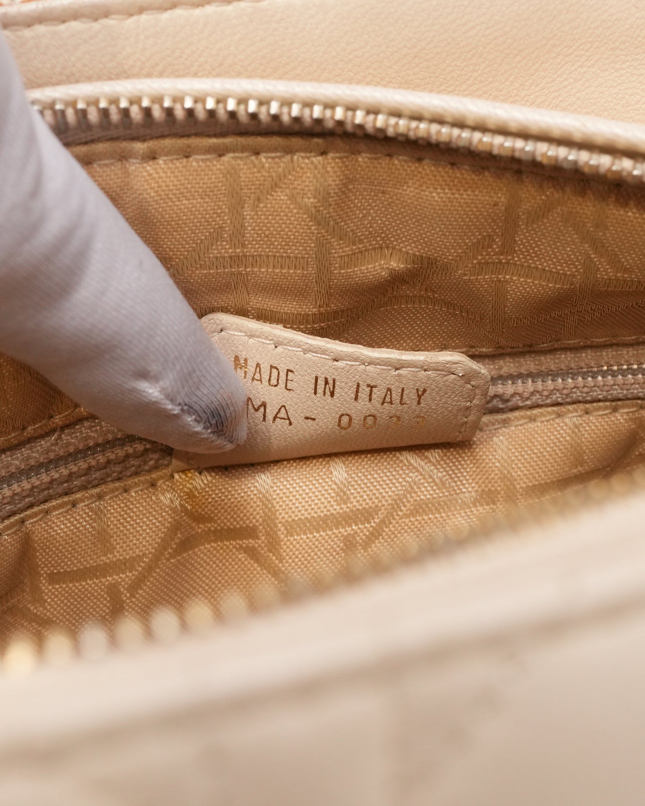 LADY MEDIUM OFF-WHITE GOLD HARDWARE