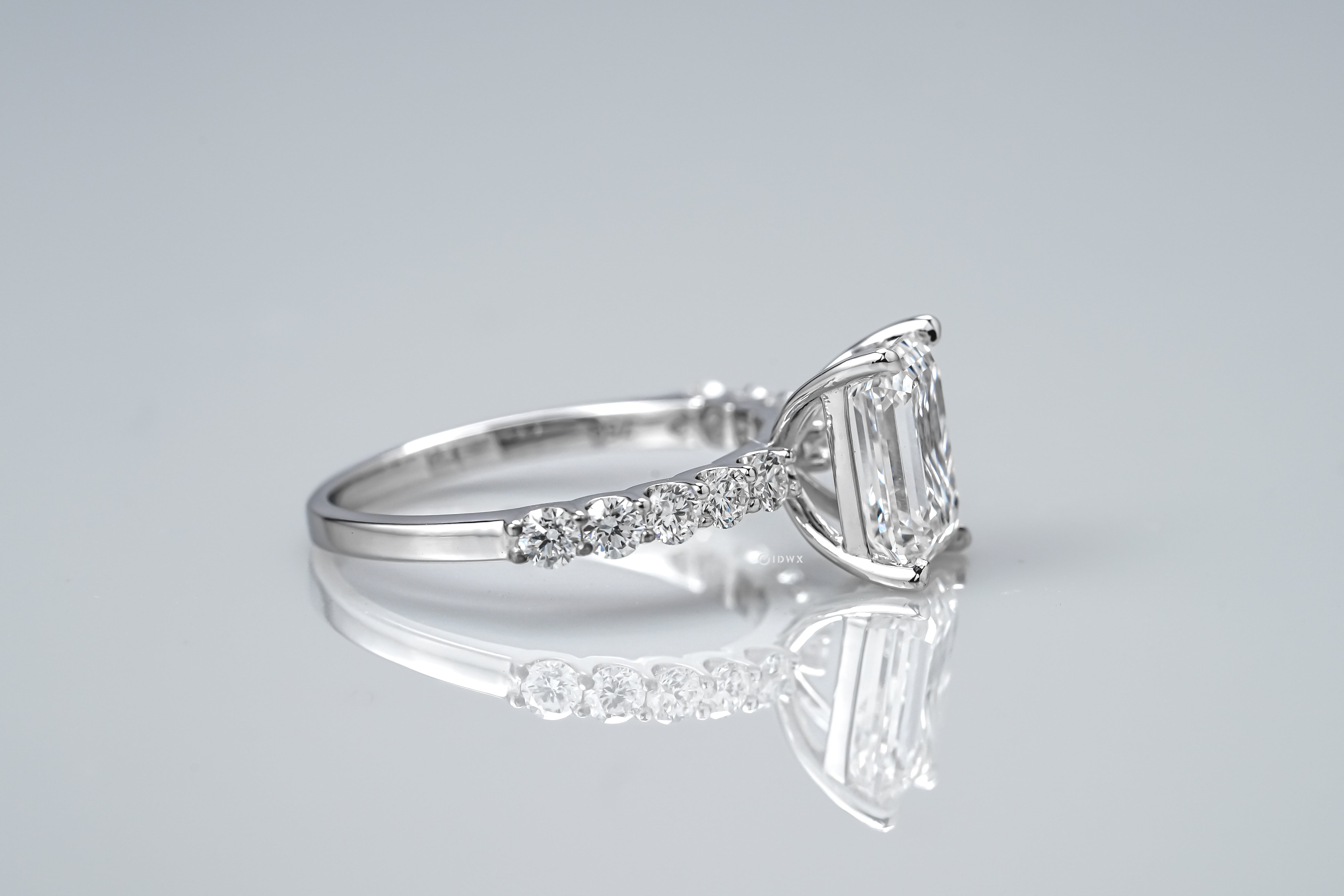 Emarld Ring