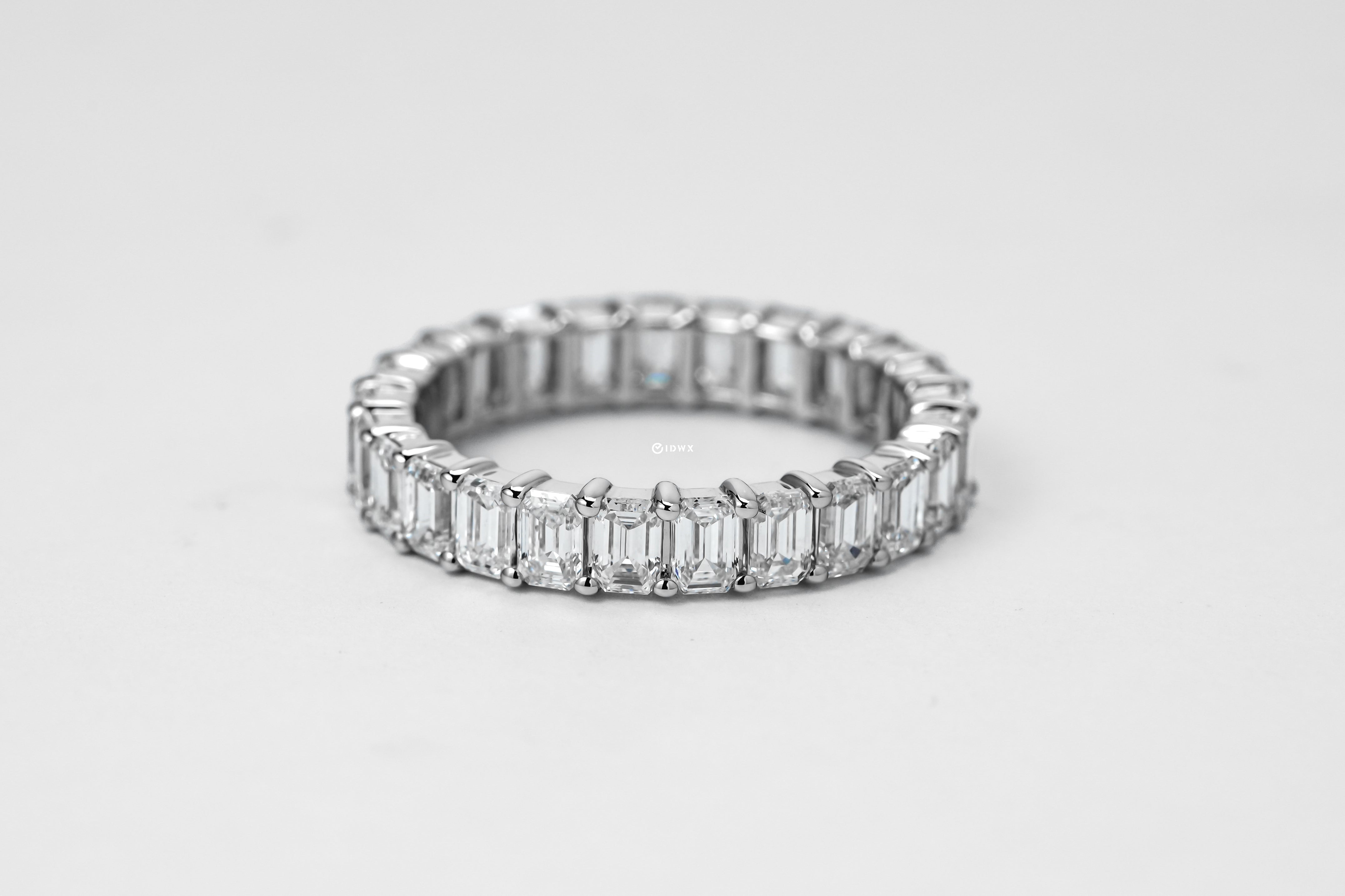 WHITEGOLD ETERNITY RING 3CT EMERALD CUT LAB DIAMON