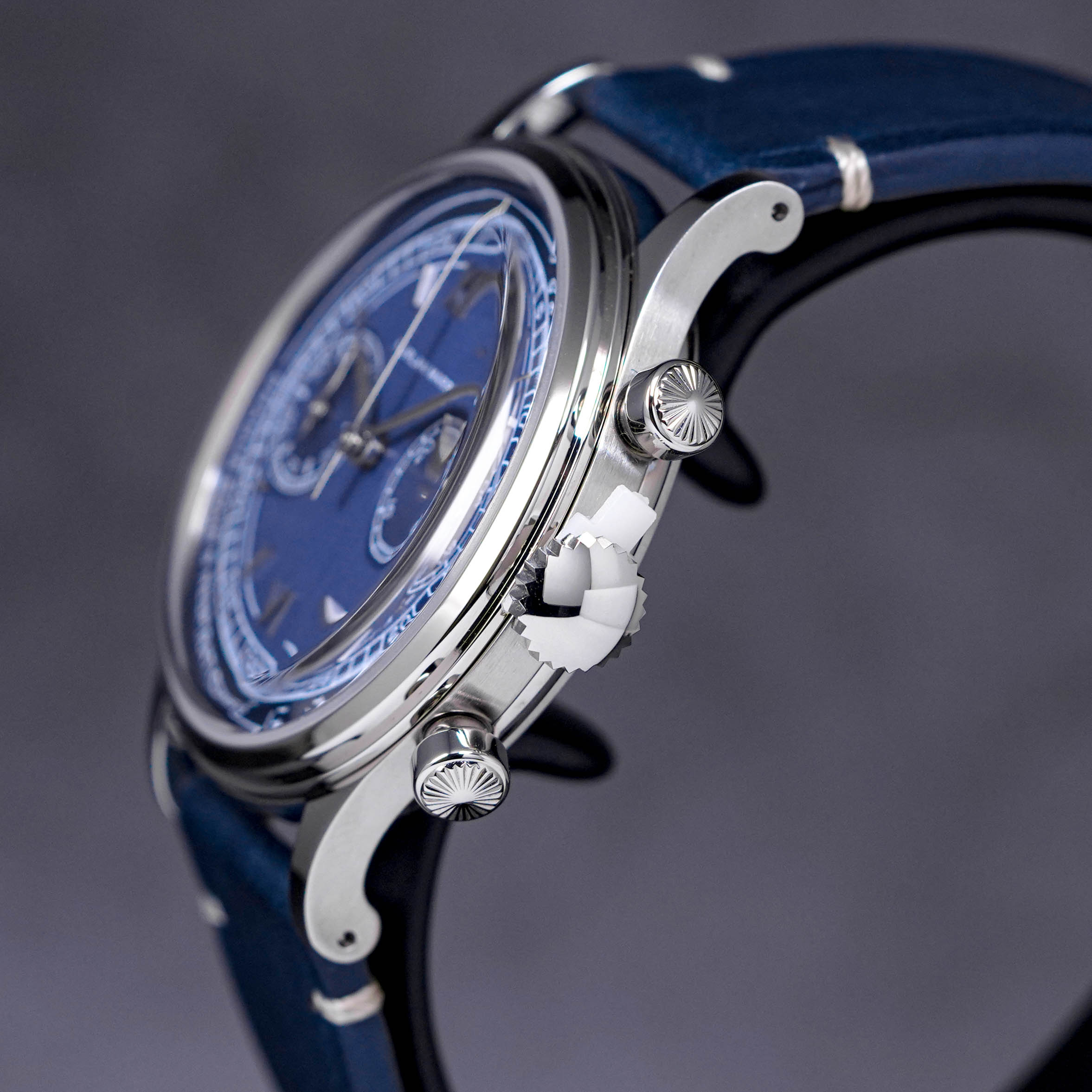 CHRONOGRAPH 38MM BLUE DIAL LEATHER STRAP (2022)