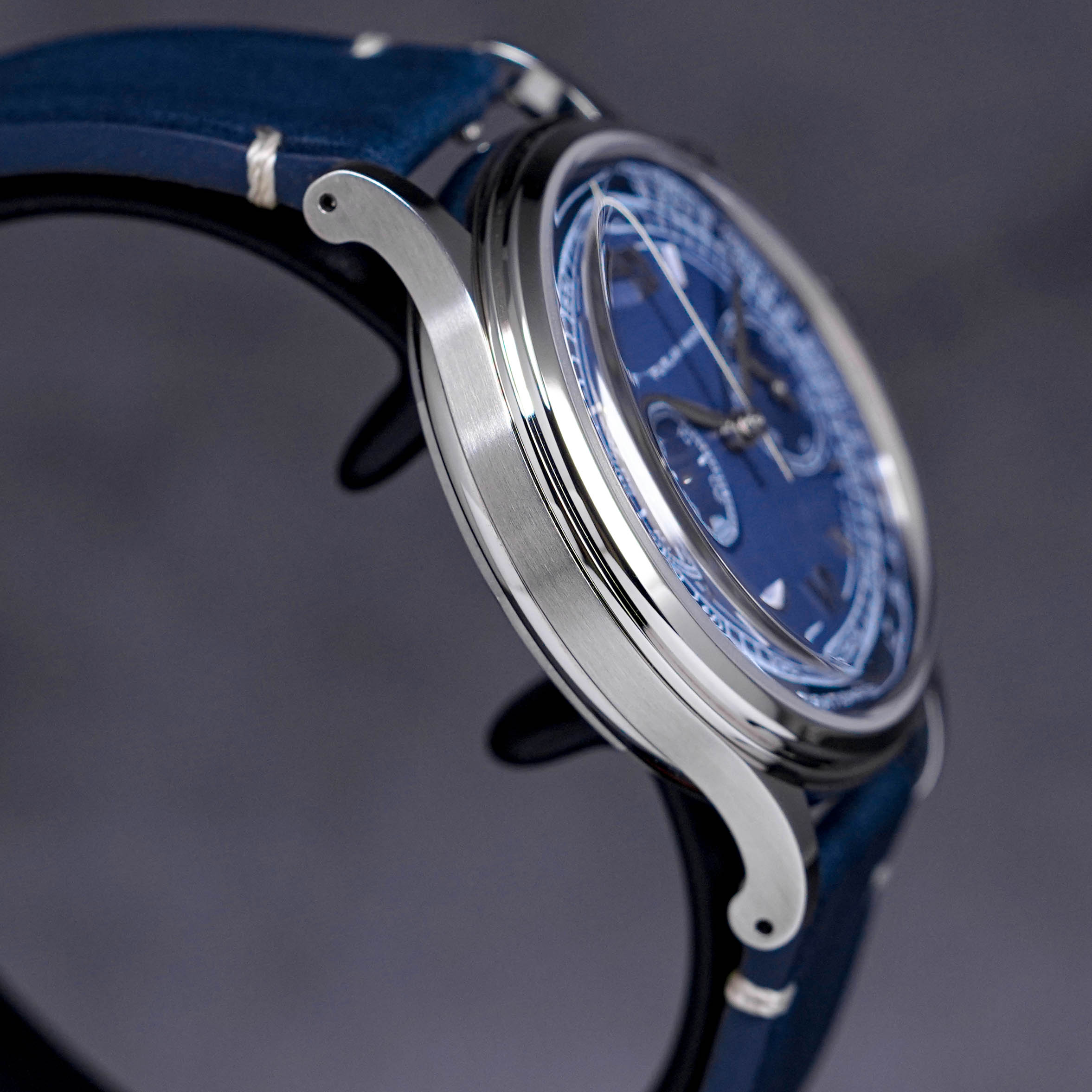 CHRONOGRAPH 38MM BLUE DIAL LEATHER STRAP (2022)