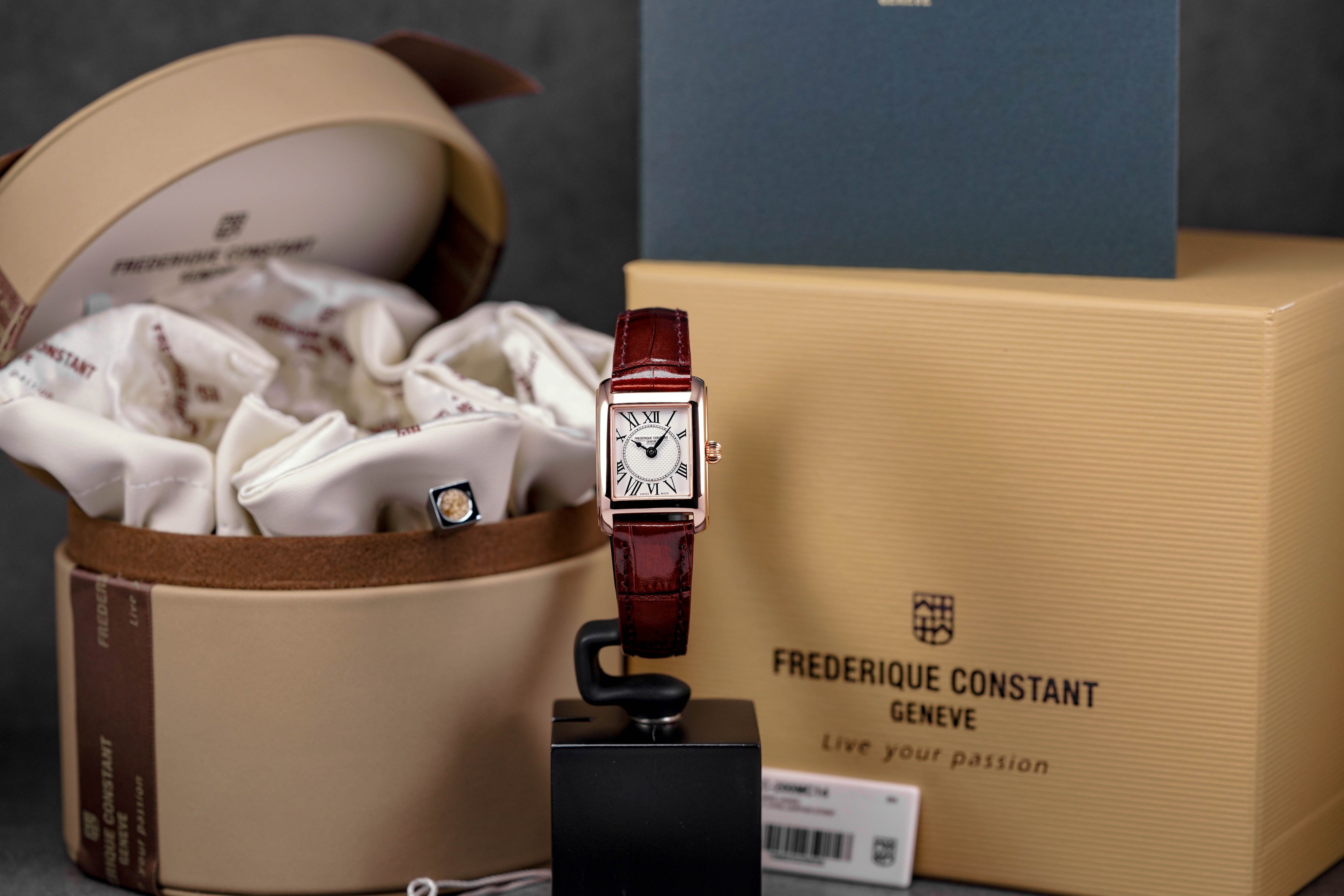 CLASSICS CAREE ROSEGOLD-PLATED STEEL WHITE DIAL LEATHER STRAP (2025)