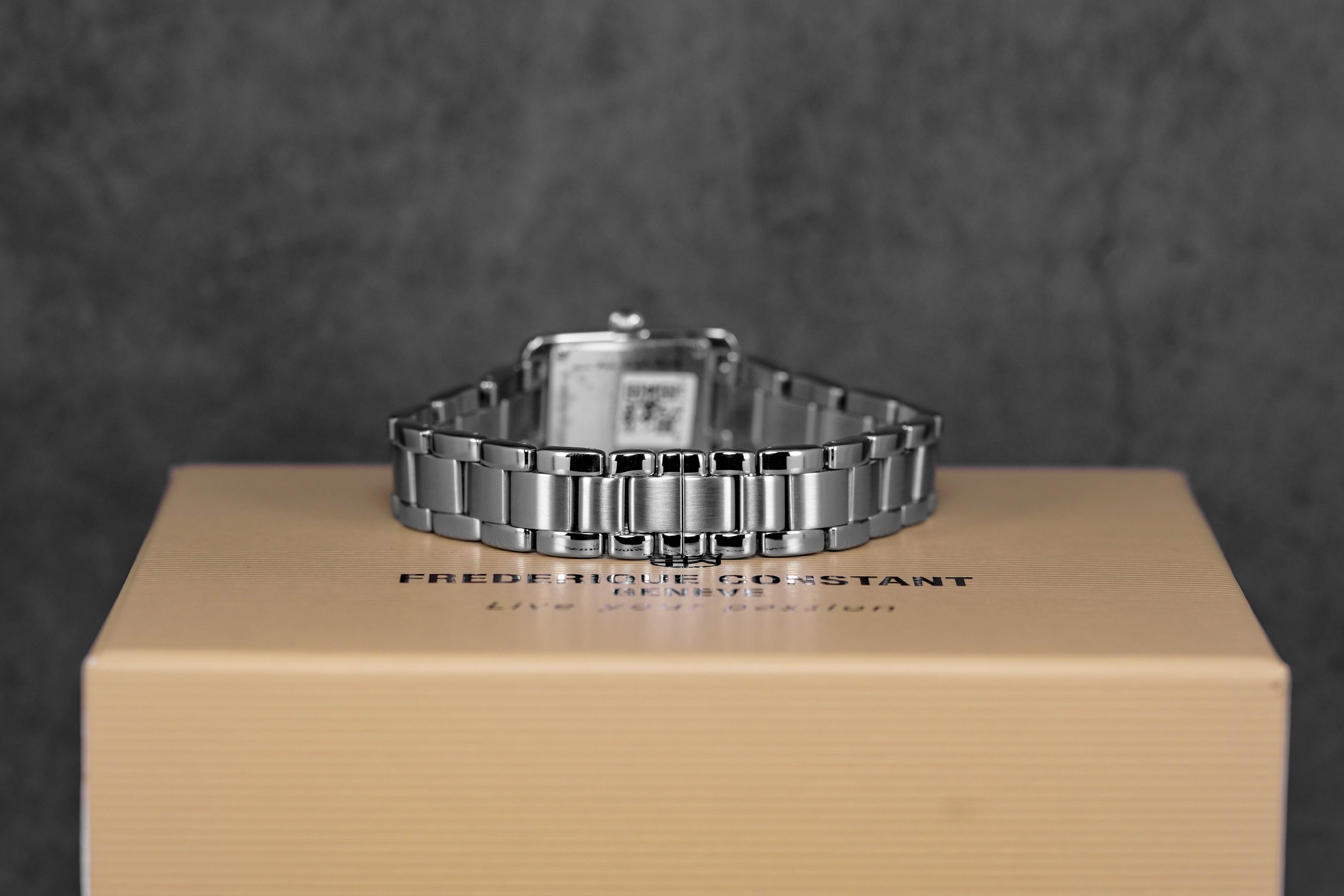 CLASSICS CAREE STEEL WHITE DIAL (2025)