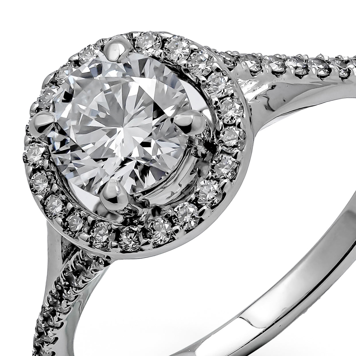 WHITEGOLD SPLIT SHANK HALO RING 0.8CT ROUND CUT WITH SIDE STONE LAB DIAMOND