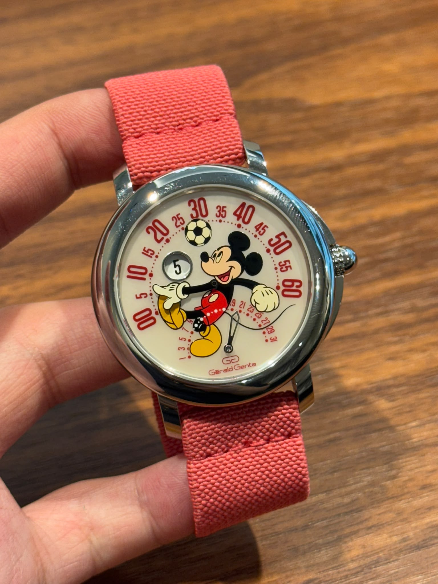 ARENA BI-RETROGRADE MICKEY MOUSE PLAYING FOOTBALL MOP DIAL LIMITED EDITION