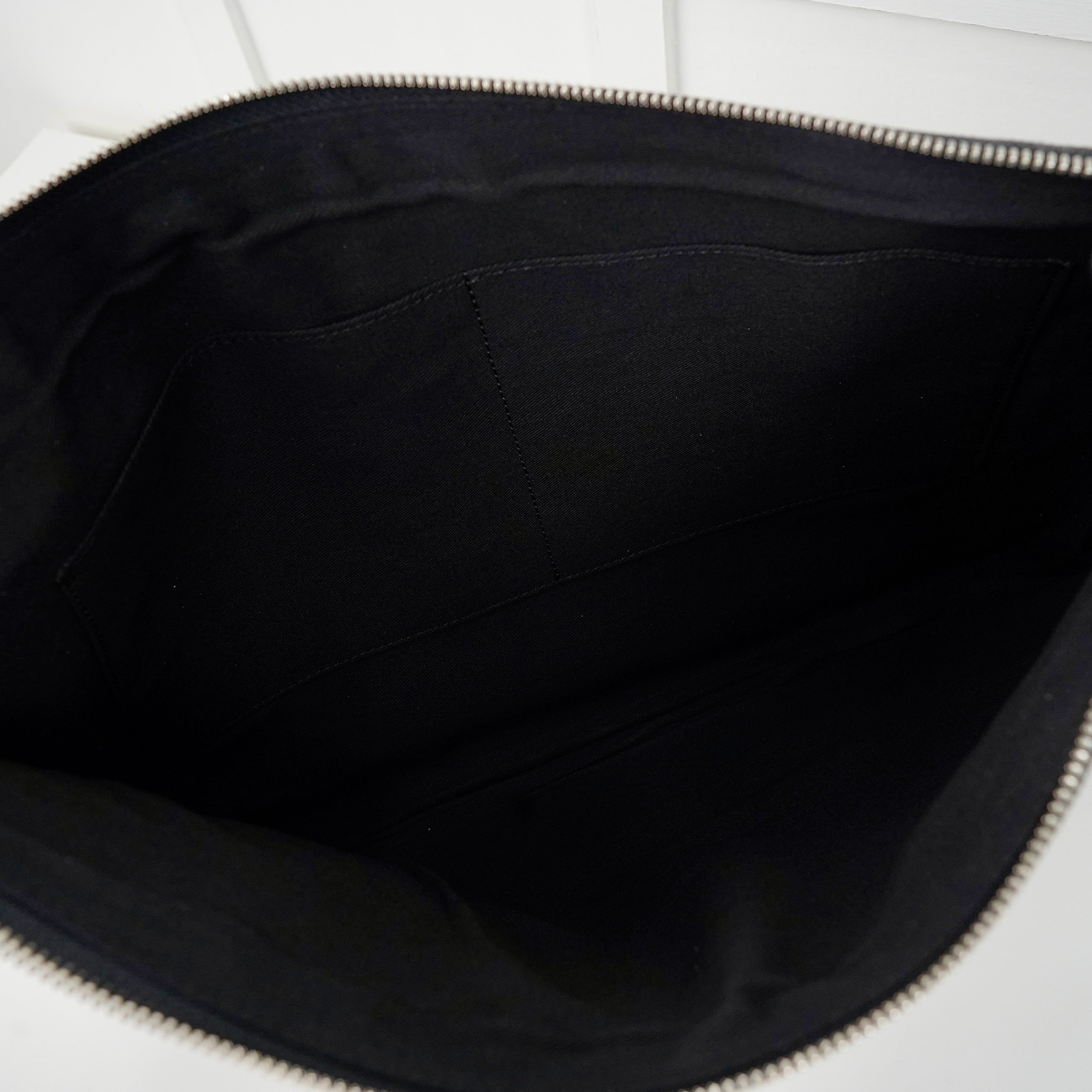 TABLET CLUTCH