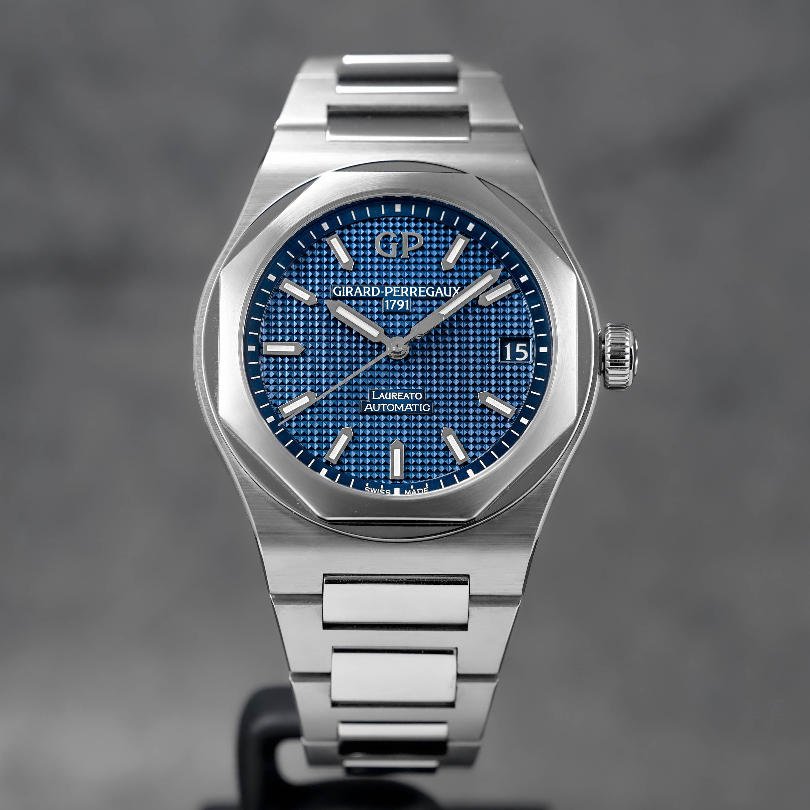 Harga Girard Perregaux Laureato Blue