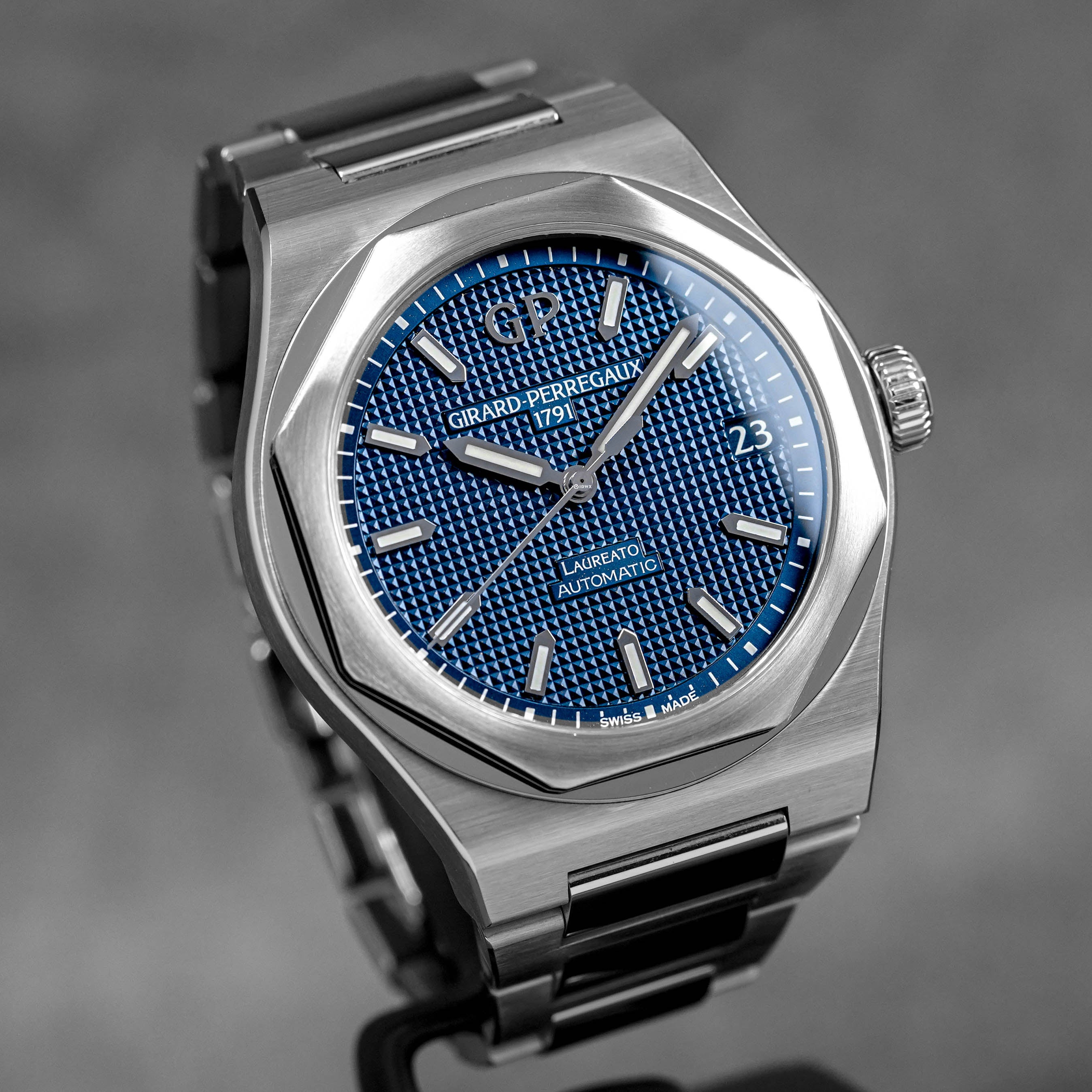 Harga Girard Perregaux Laureato Blue