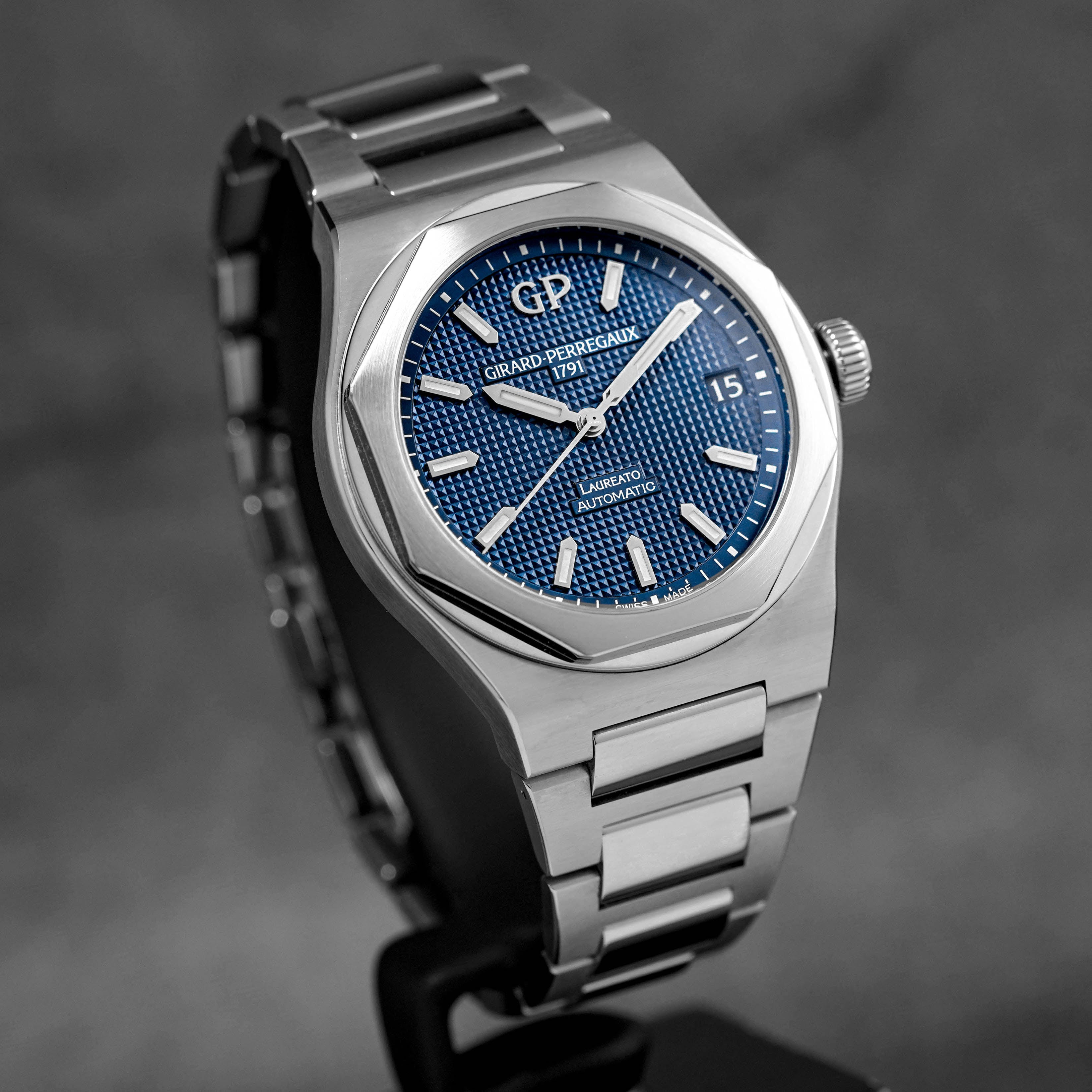 Harga Girard Perregaux Laureato Blue