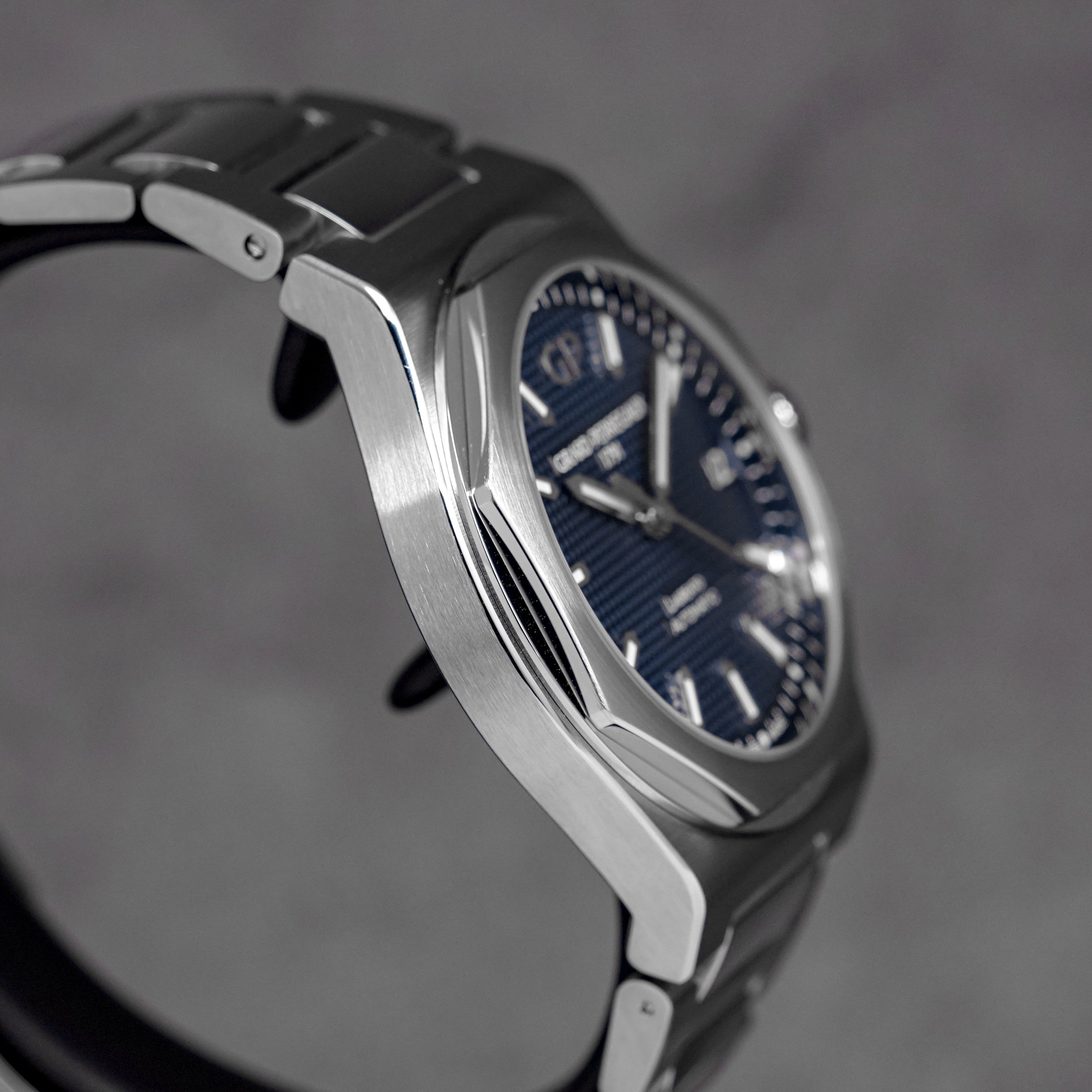 Harga Girard Perregaux Laureato Blue