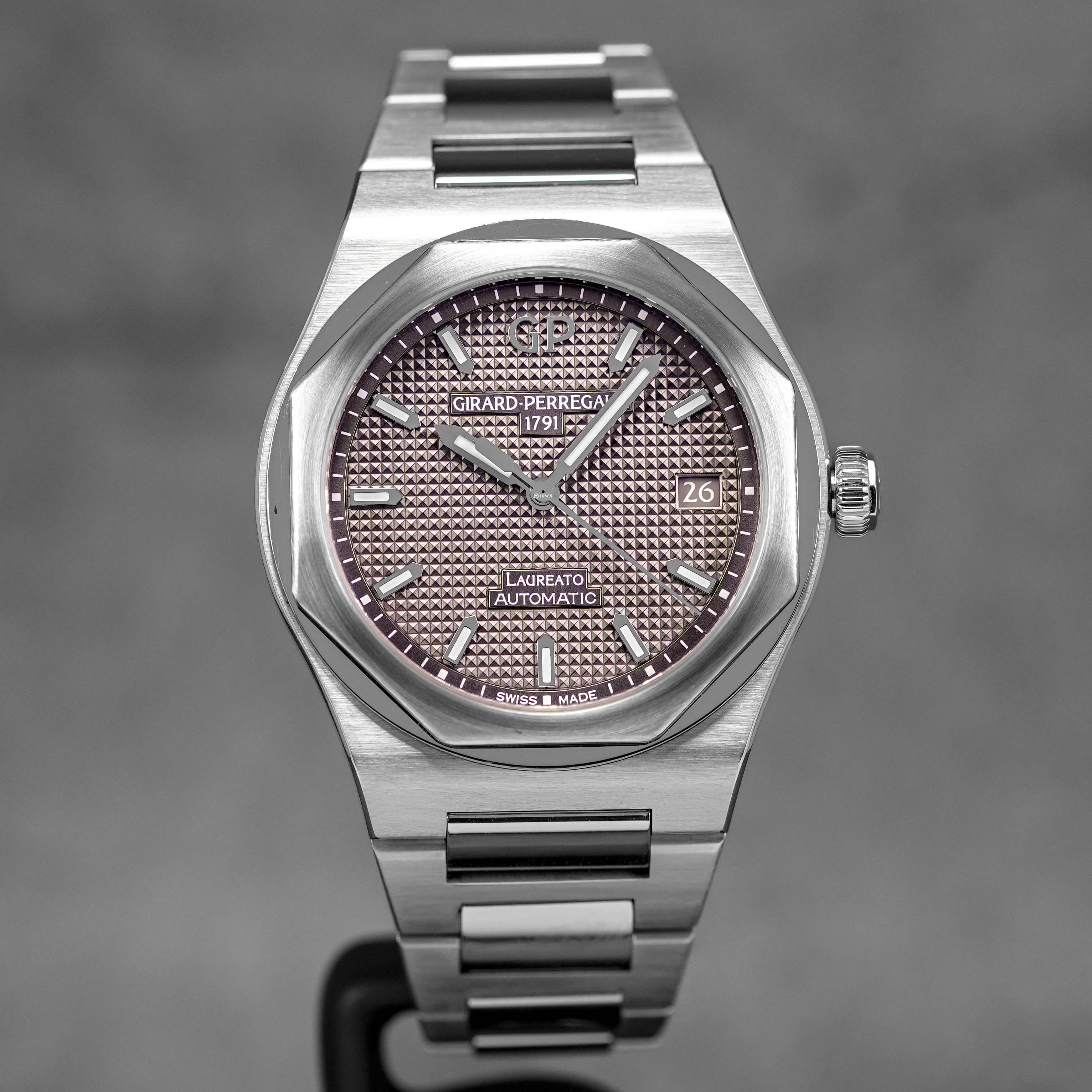 Harga Girard Perregaux Laureato Grey