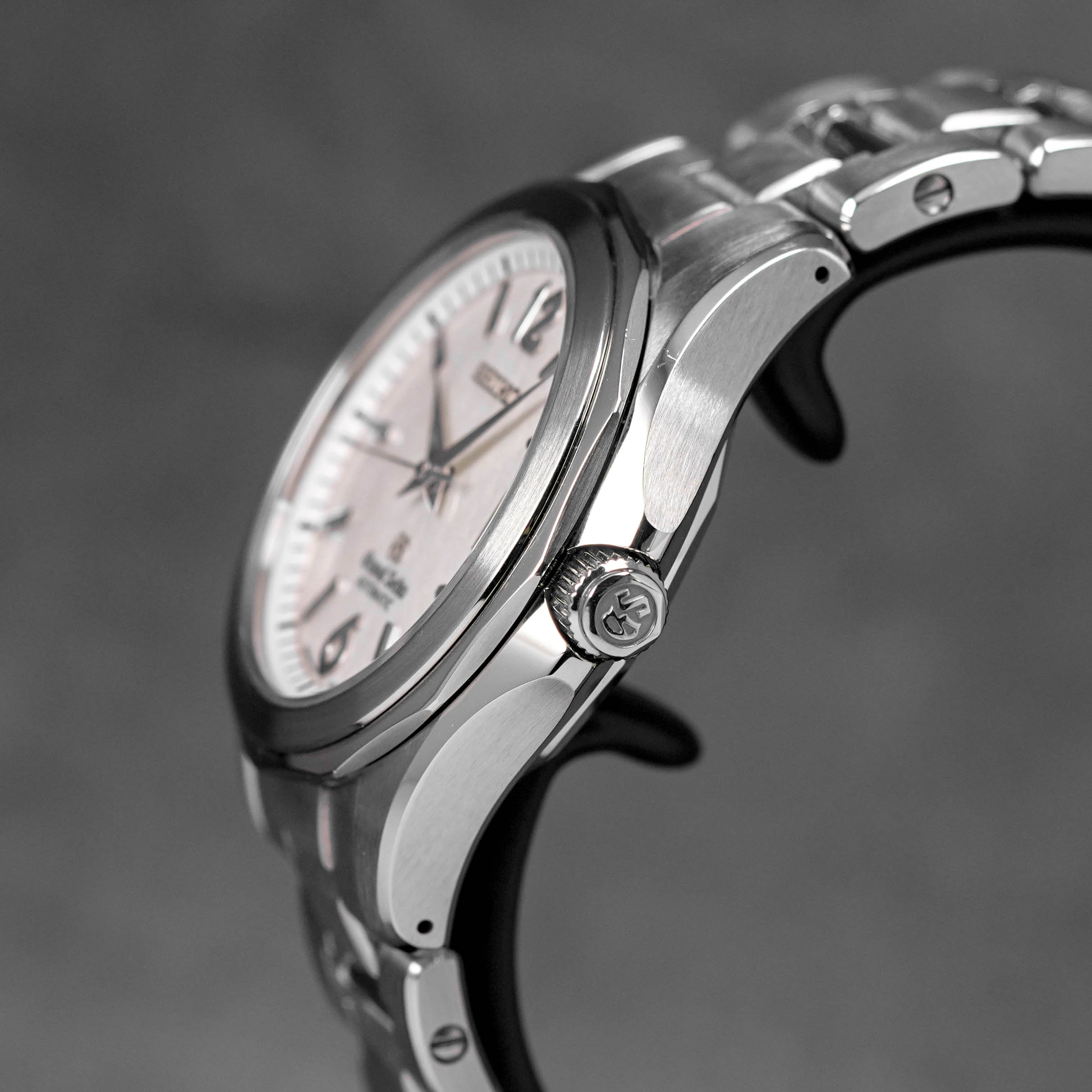 Harga Grand Seiko Carbon Mesh