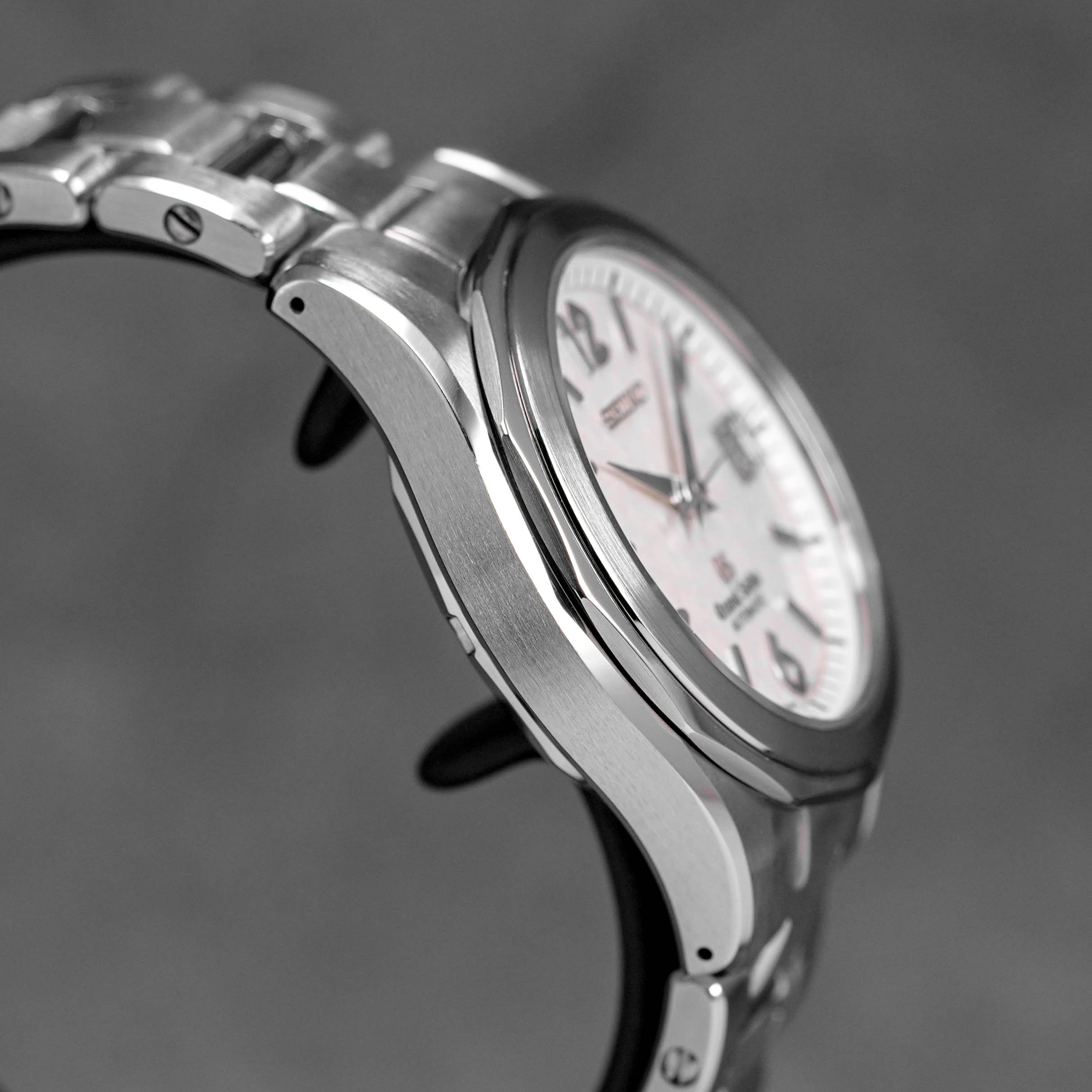 Harga Grand Seiko Carbon Mesh