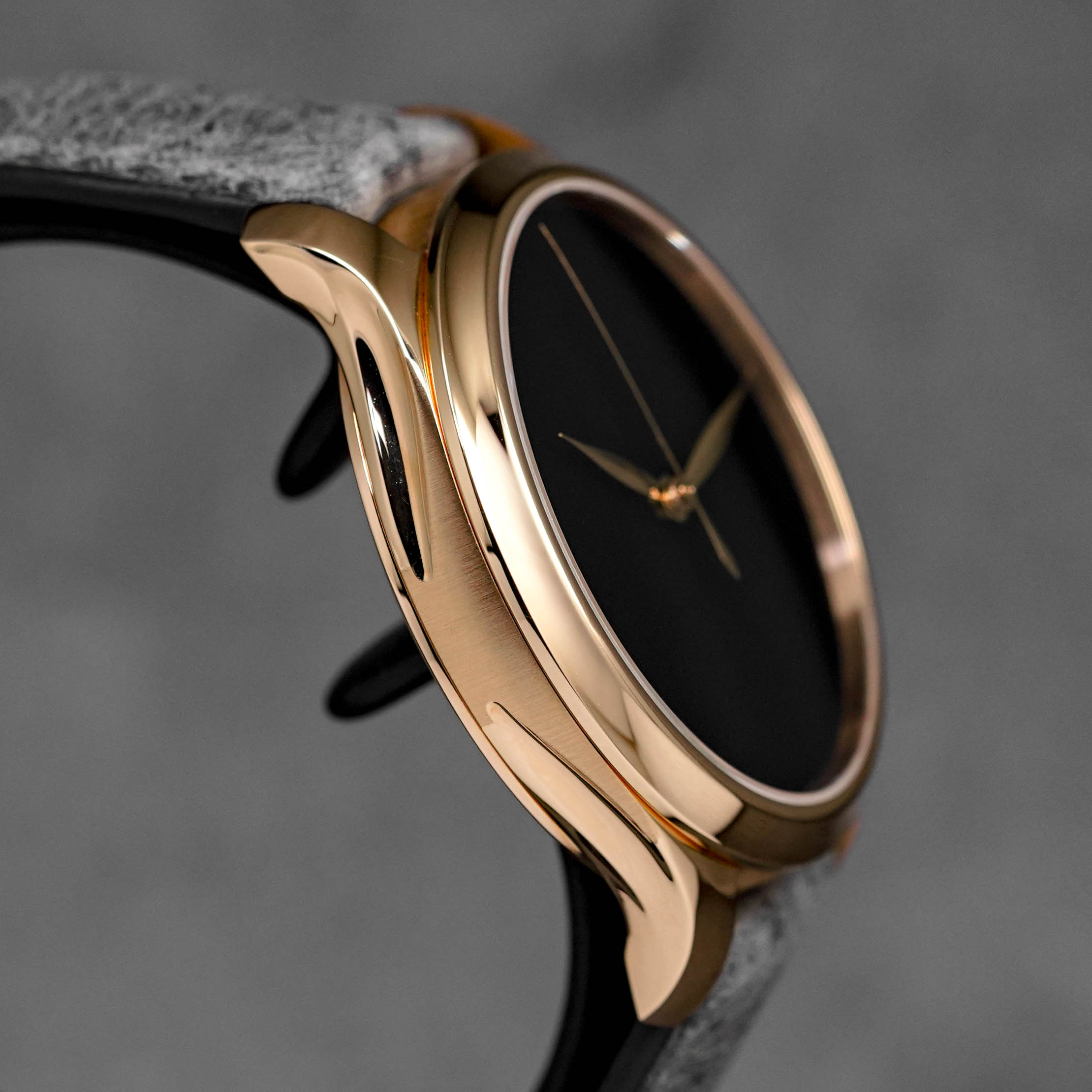 H. MOSER & CIE ENDEVOUR CENTRE SECONDS ROSEGOLD CONCEPT VANTABLACK