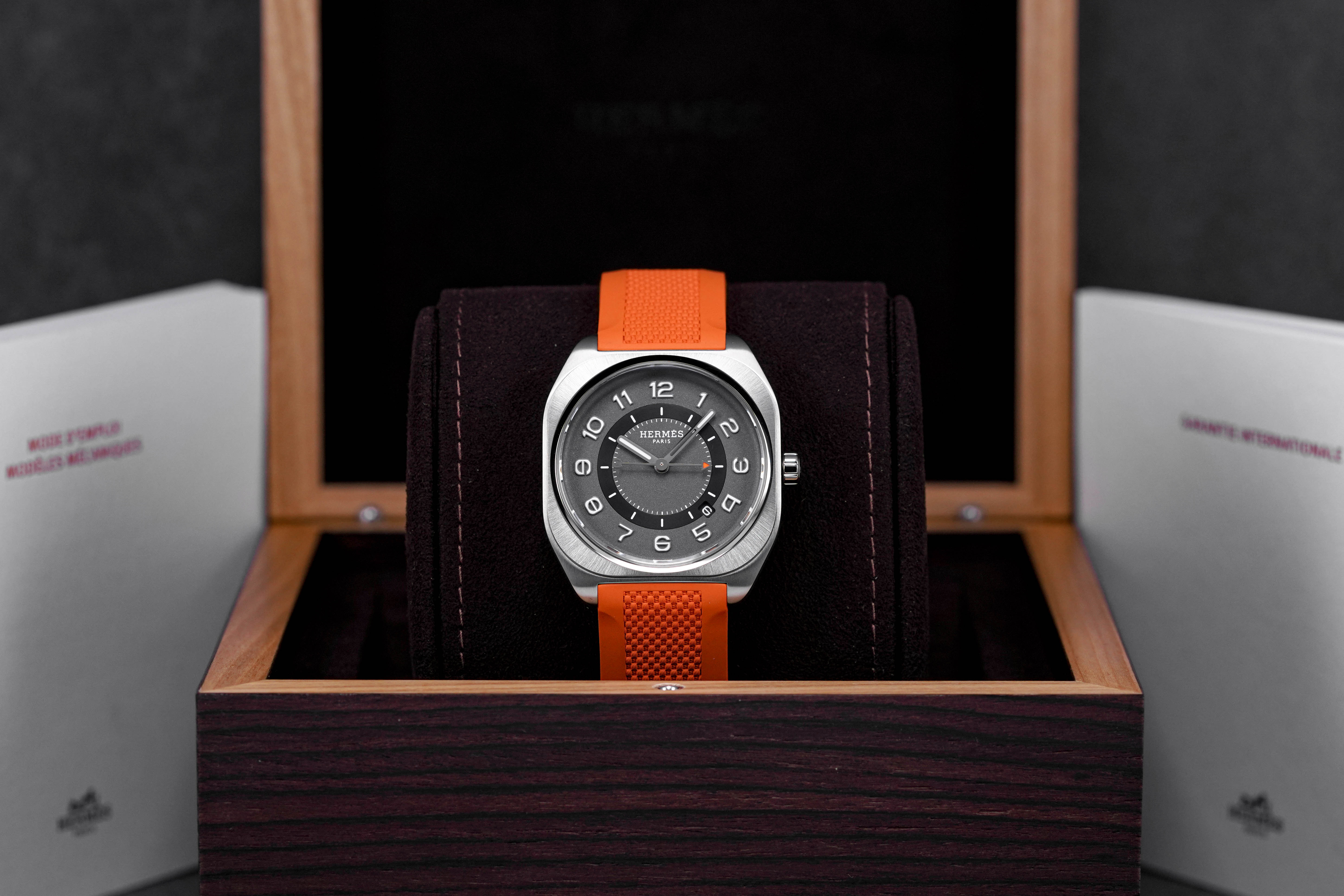 HERMES H08 TITANIUM BLACK DIAL ORANGE RUBBER STRAP (2023) - IDWX