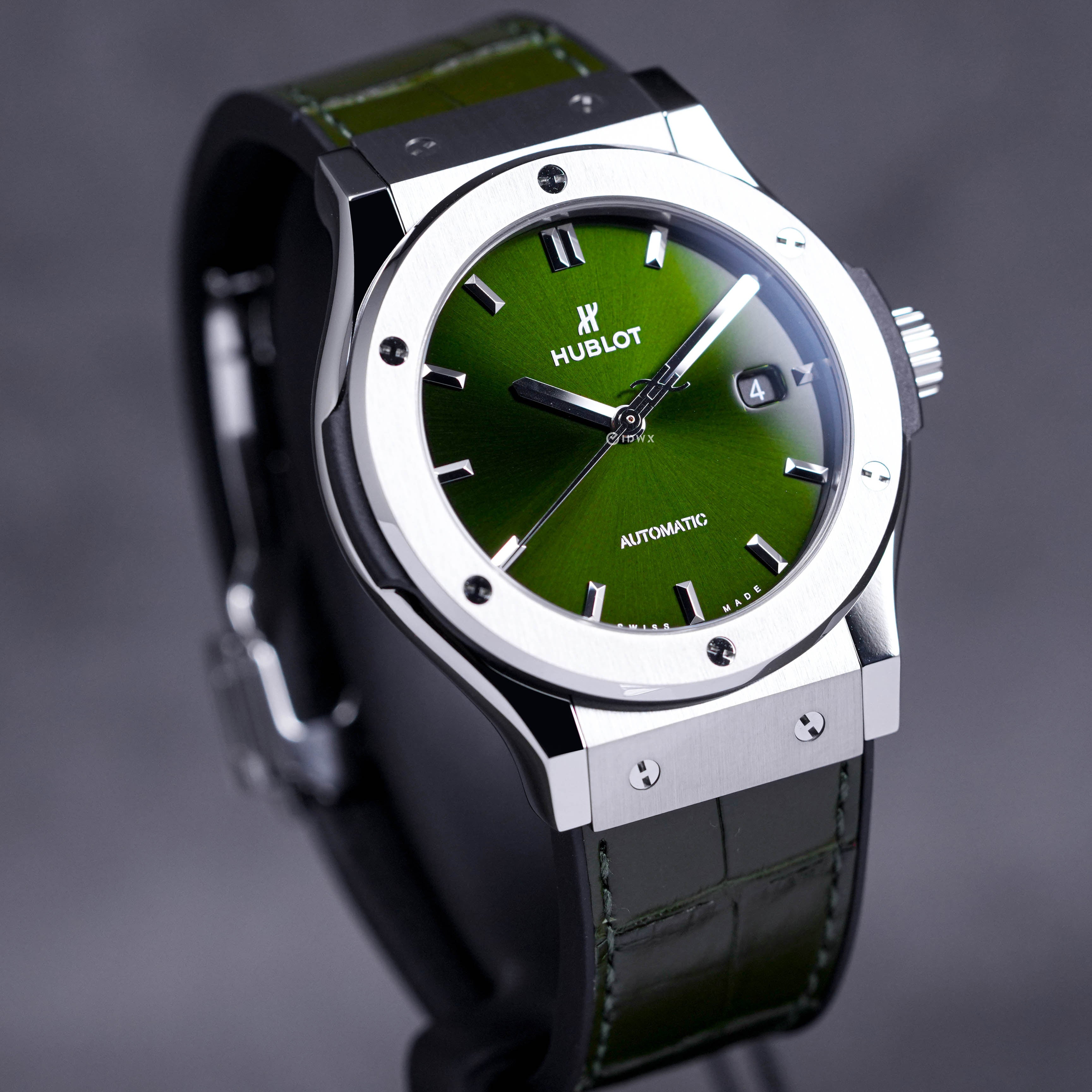 CLASSIC FUSION 42MM GREEN TITANIUM (2023)