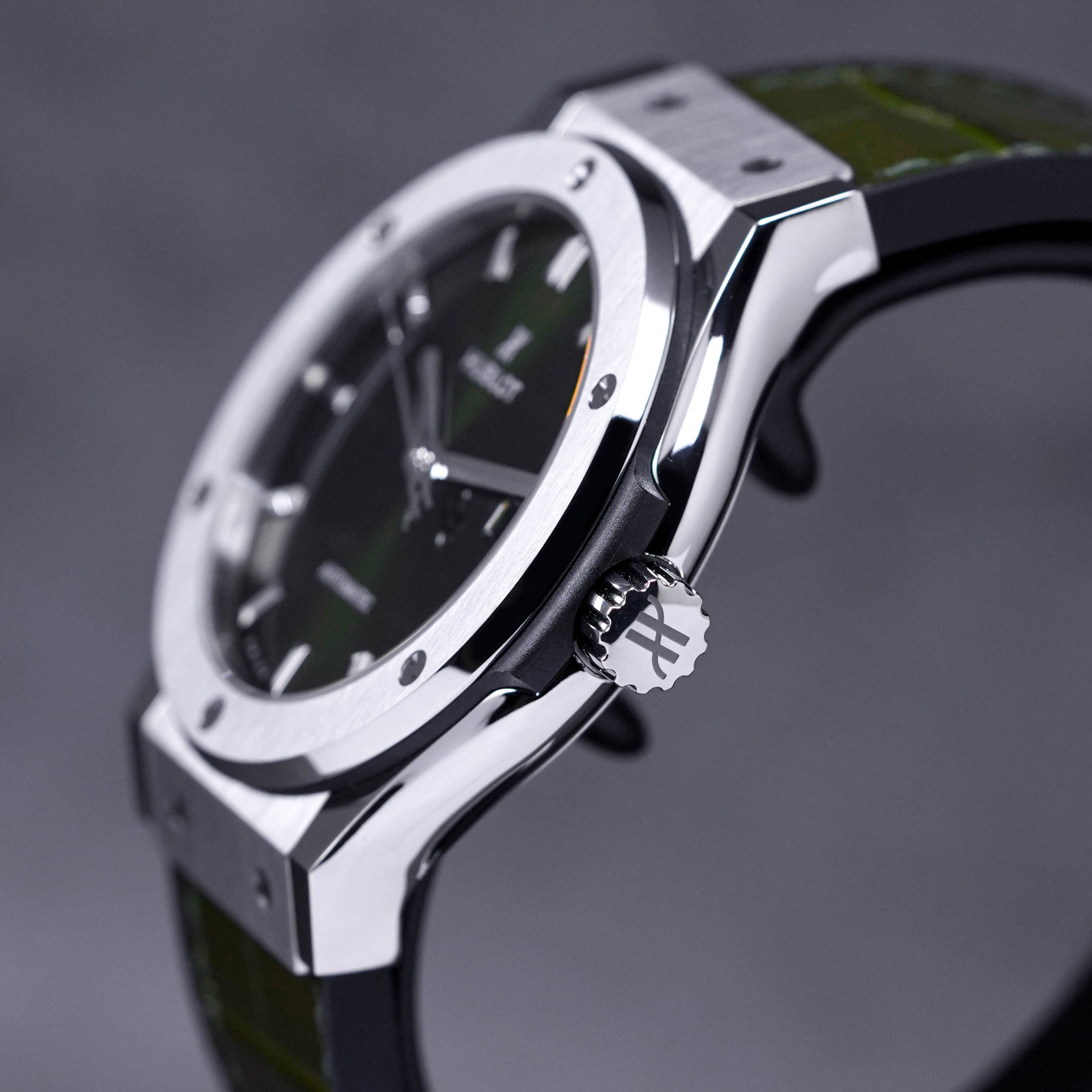 CLASSIC FUSION 42MM GREEN TITANIUM (2023)