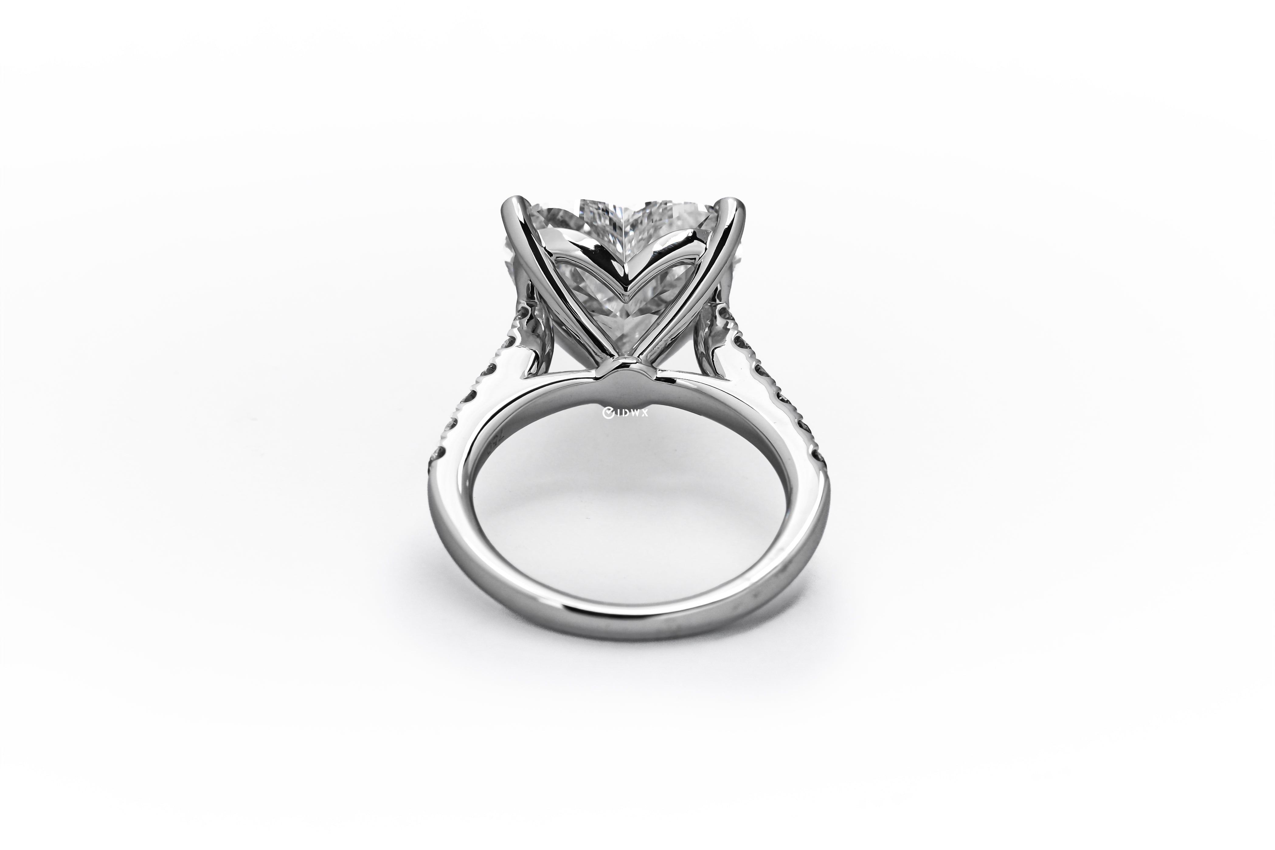 6CT HEART BRILLIANT SIDE STONE WHITEGOLD RING