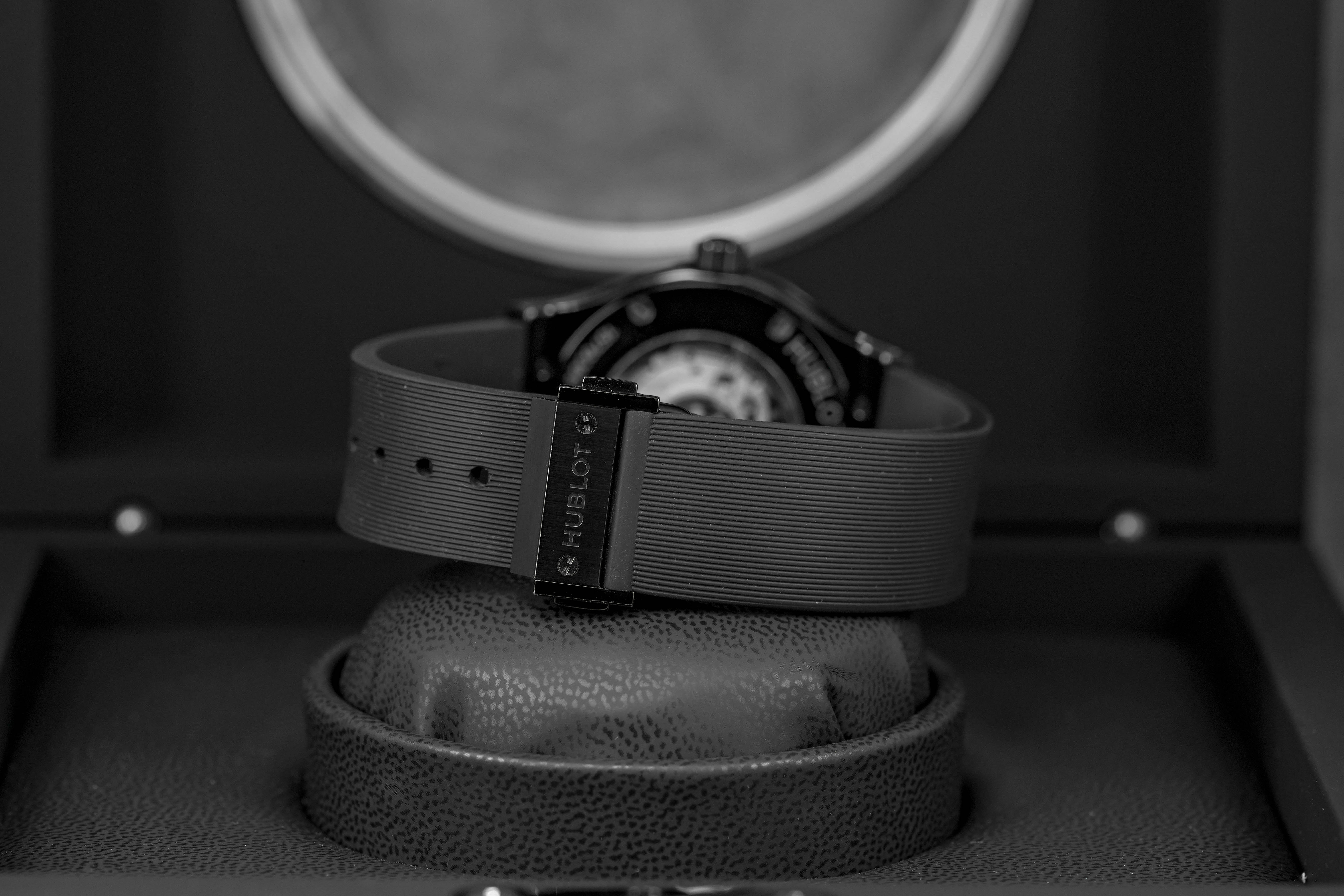 Harga Hublot Classic Fusion 42 Black