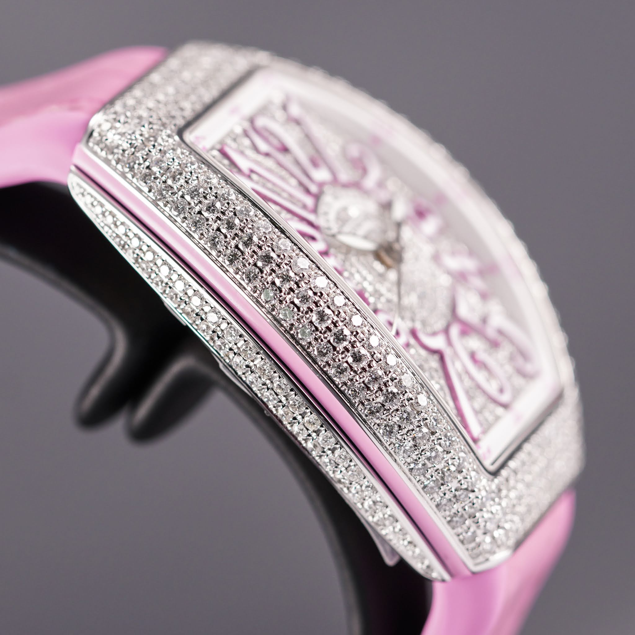 V32 PINK DIAMOND DIAL (2024)