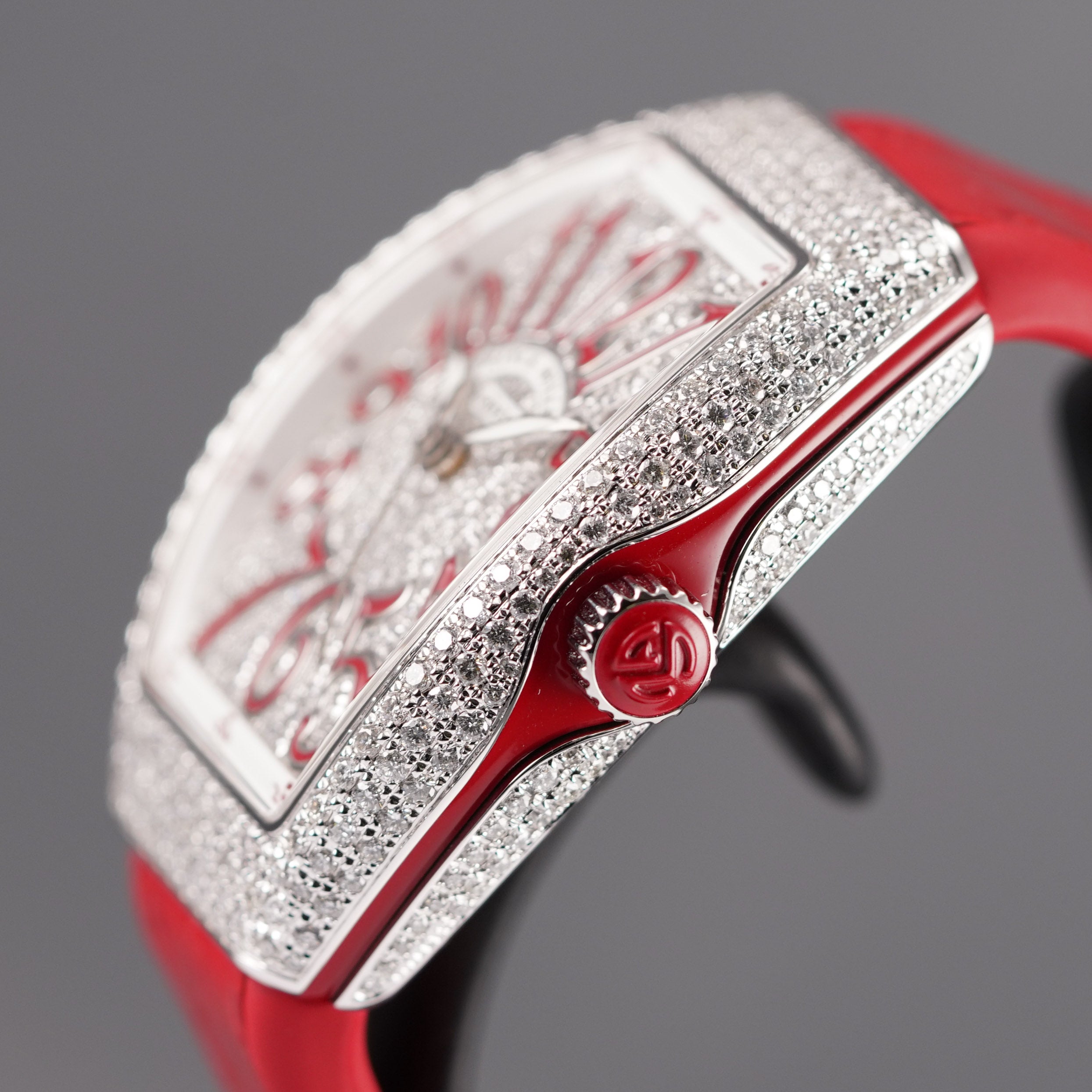 V32 RED DIAMOND DIAL (2024)