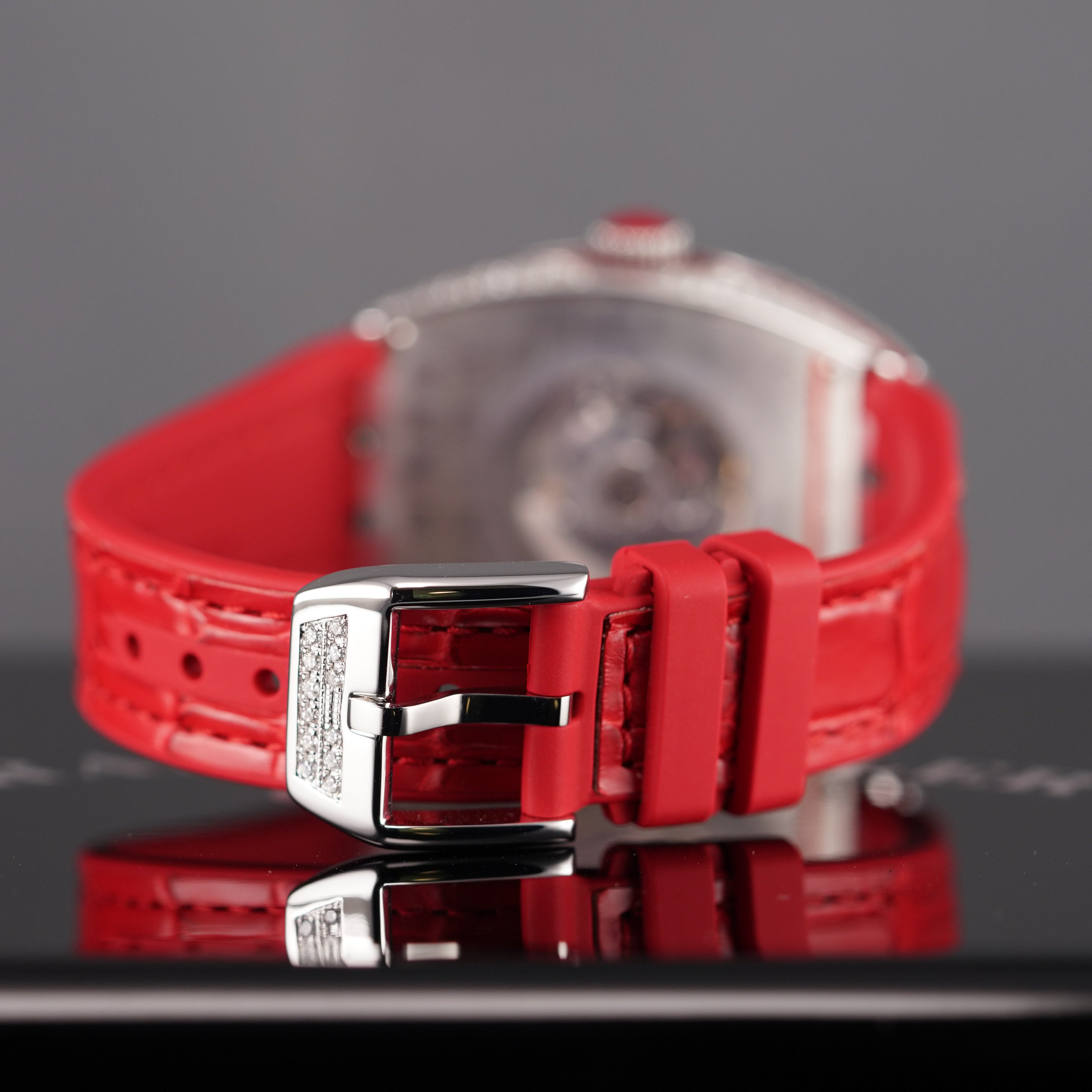 V32 RED DIAMOND DIAL (2024)