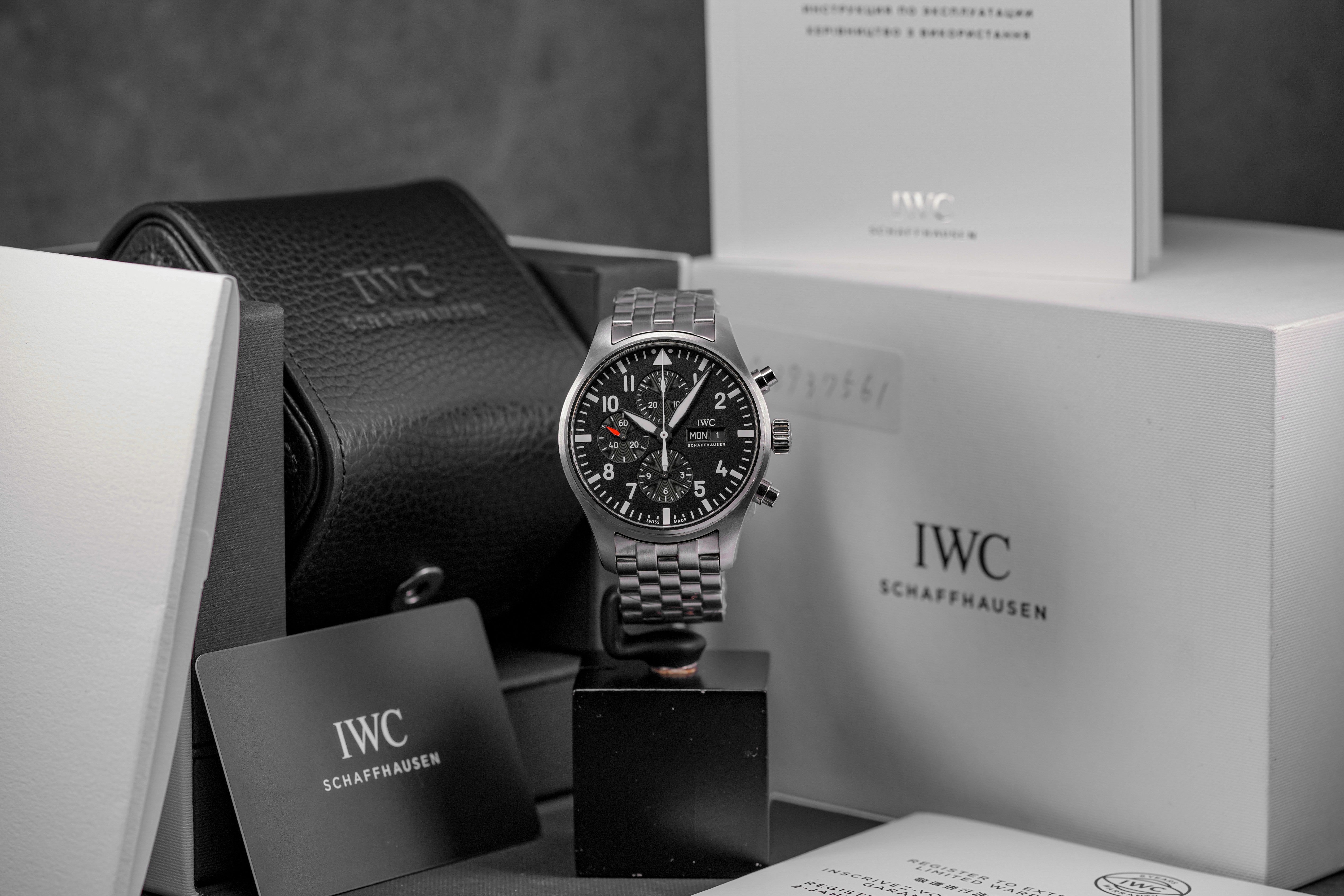 Harga IWC Pilot Chronograph Black