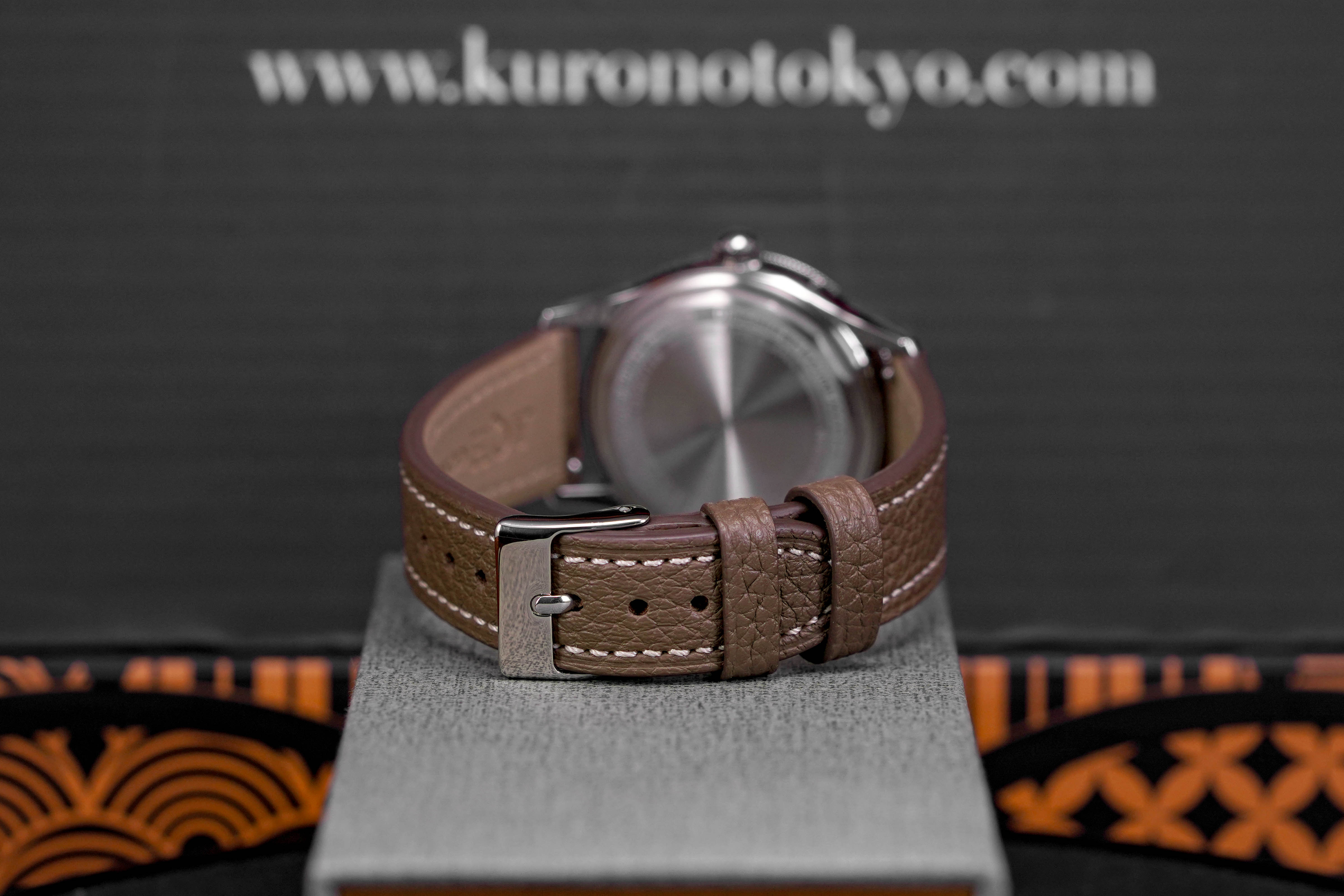 KURONO TOKYO ANNIVERSARY CALENDRIER TYPE I 'AZUKI' MAROON DIAL