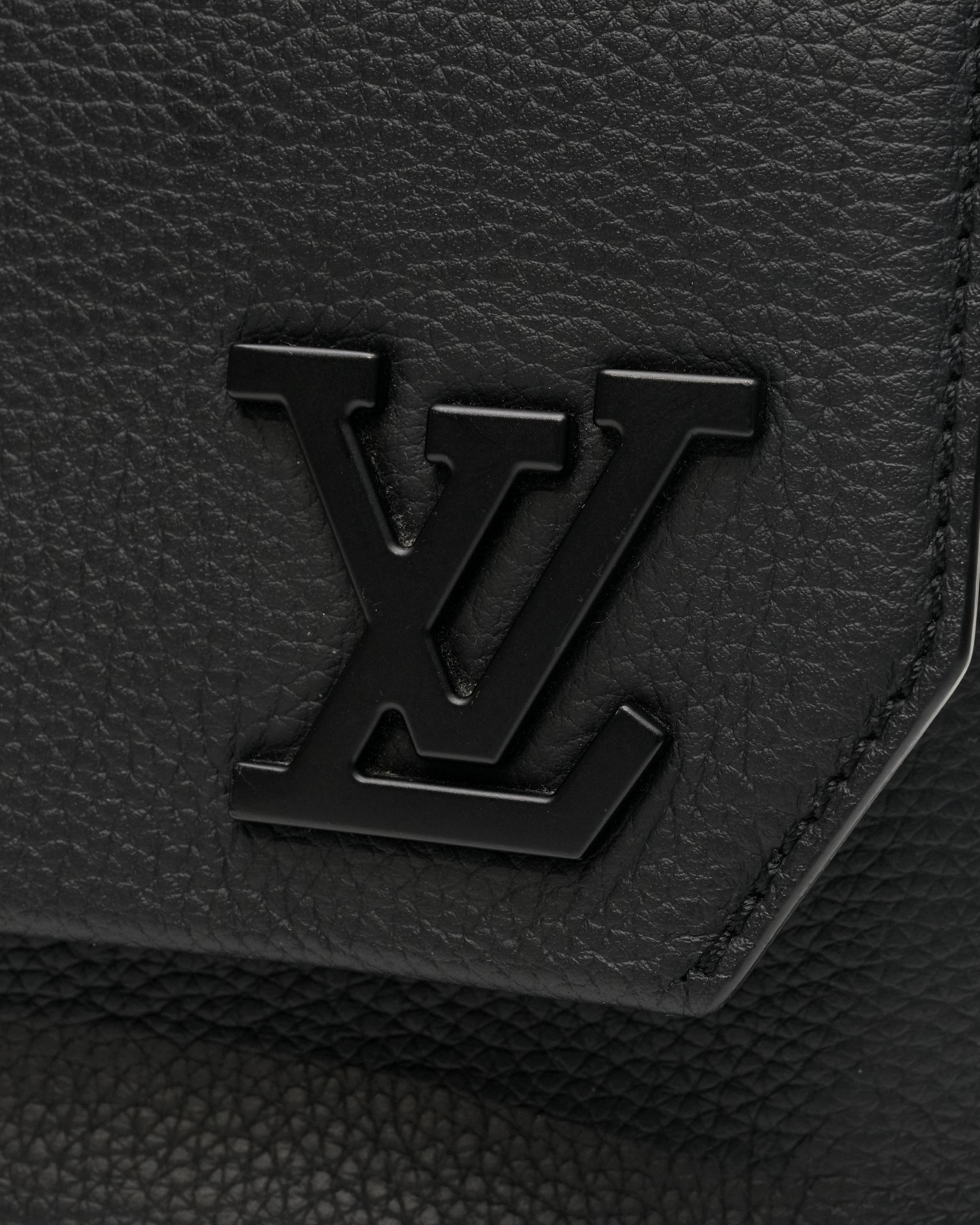 LOUIS VUITTON FASTLINE MESSENGER BLACK - IDWX