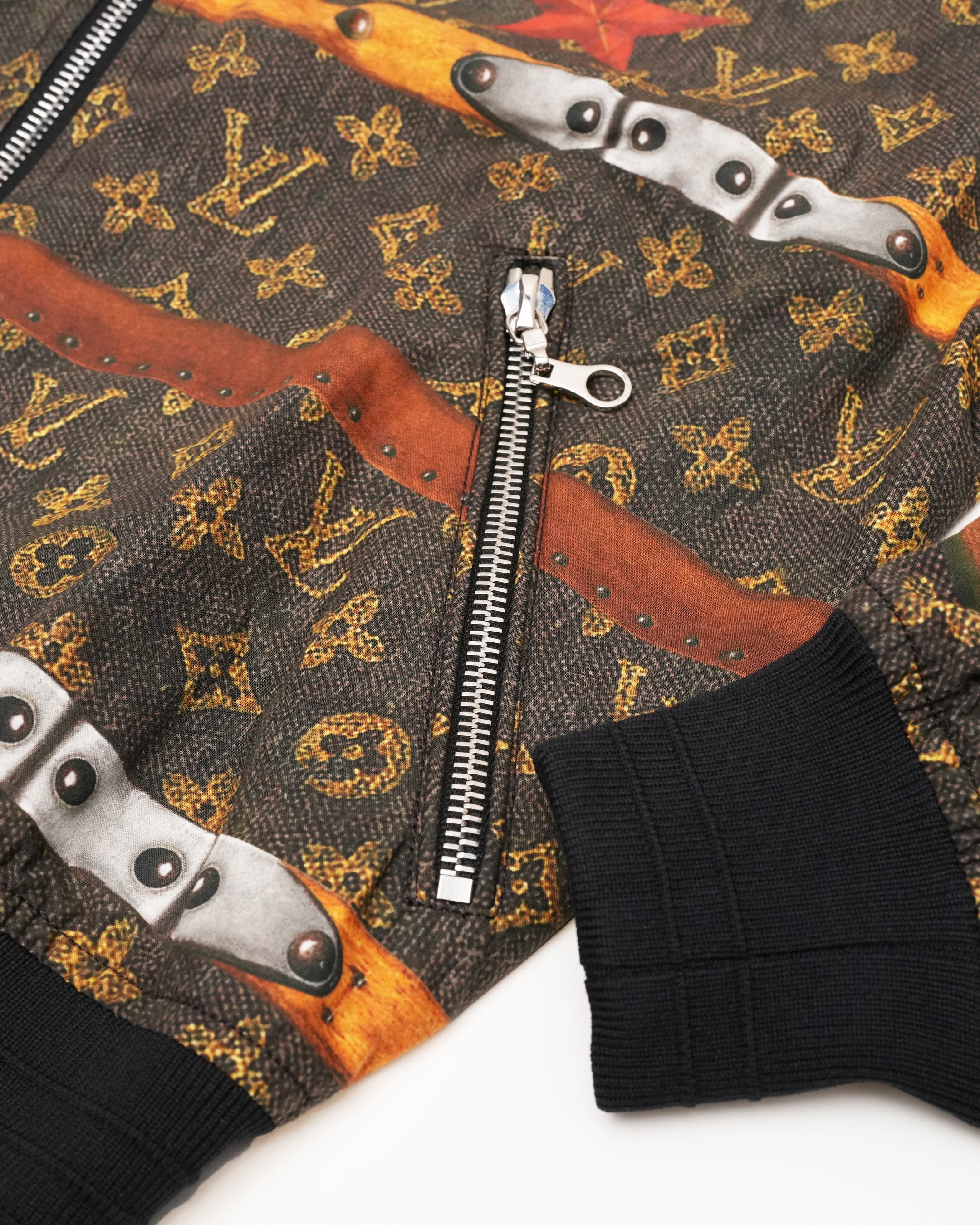 LV Turnk Zip-Up Monogram Reversible