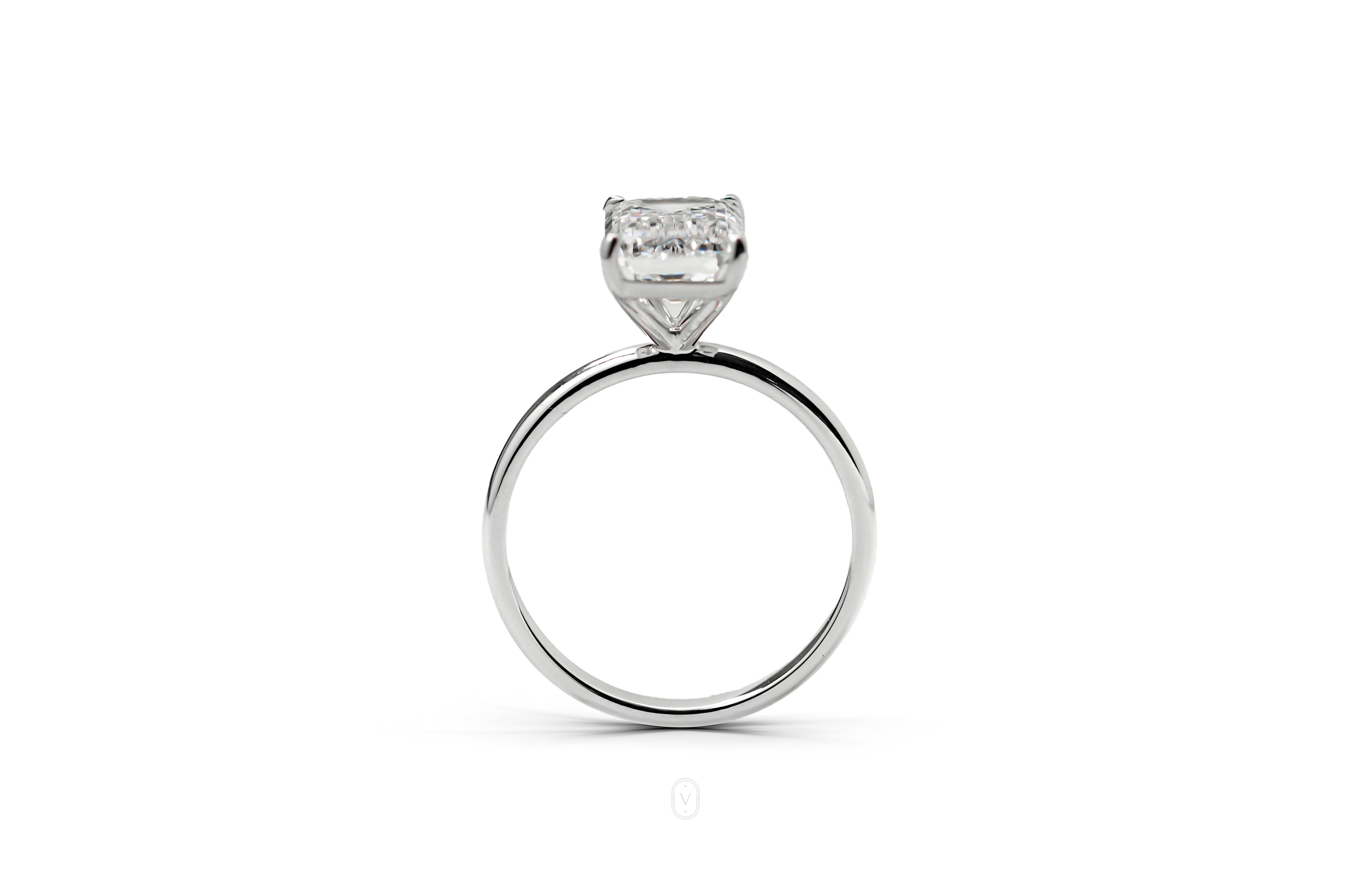 ELLEN WHITEGOLD RING 3CT EMERALD CUT LAB DIAMOND
