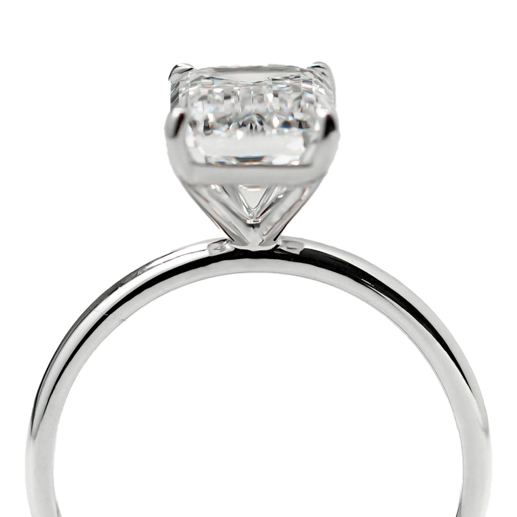 ELLEN WHITEGOLD RING 3CT EMERALD CUT LAB DIAMOND
