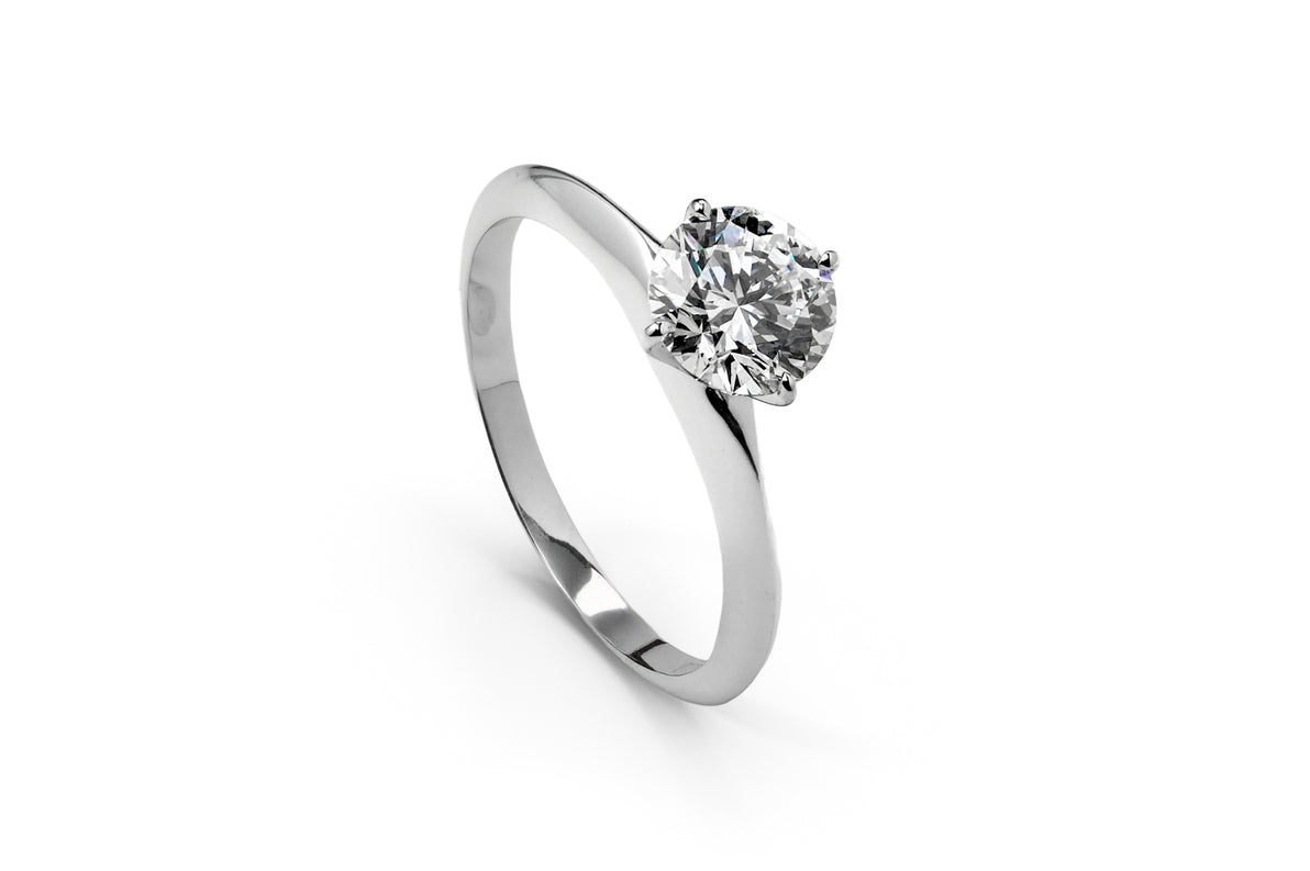 TIFFANY-STYLE WHITEGOLD RING 1CT ROUND CUT LAB DIAMOND