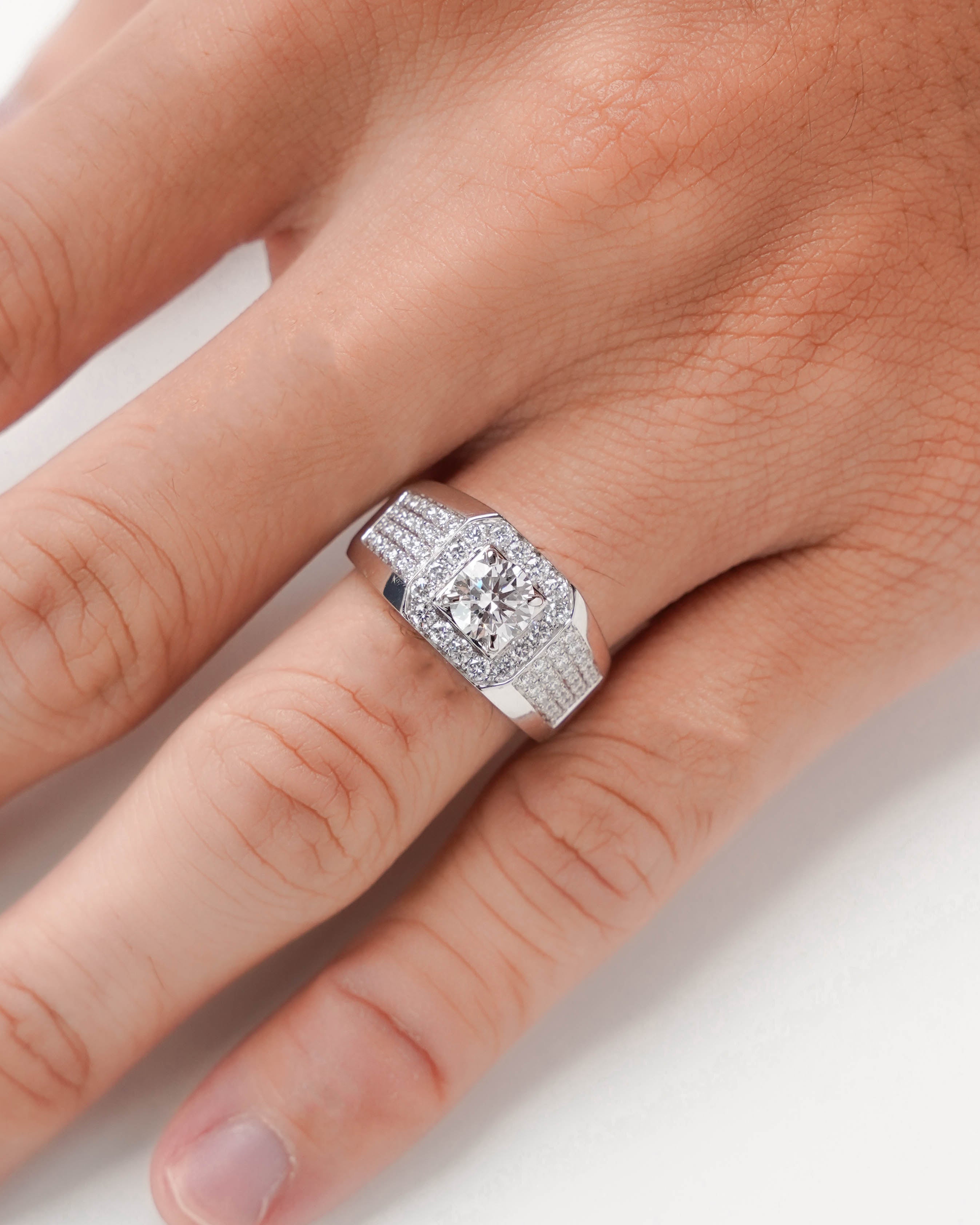 Lab Grown Diamond Ring Round