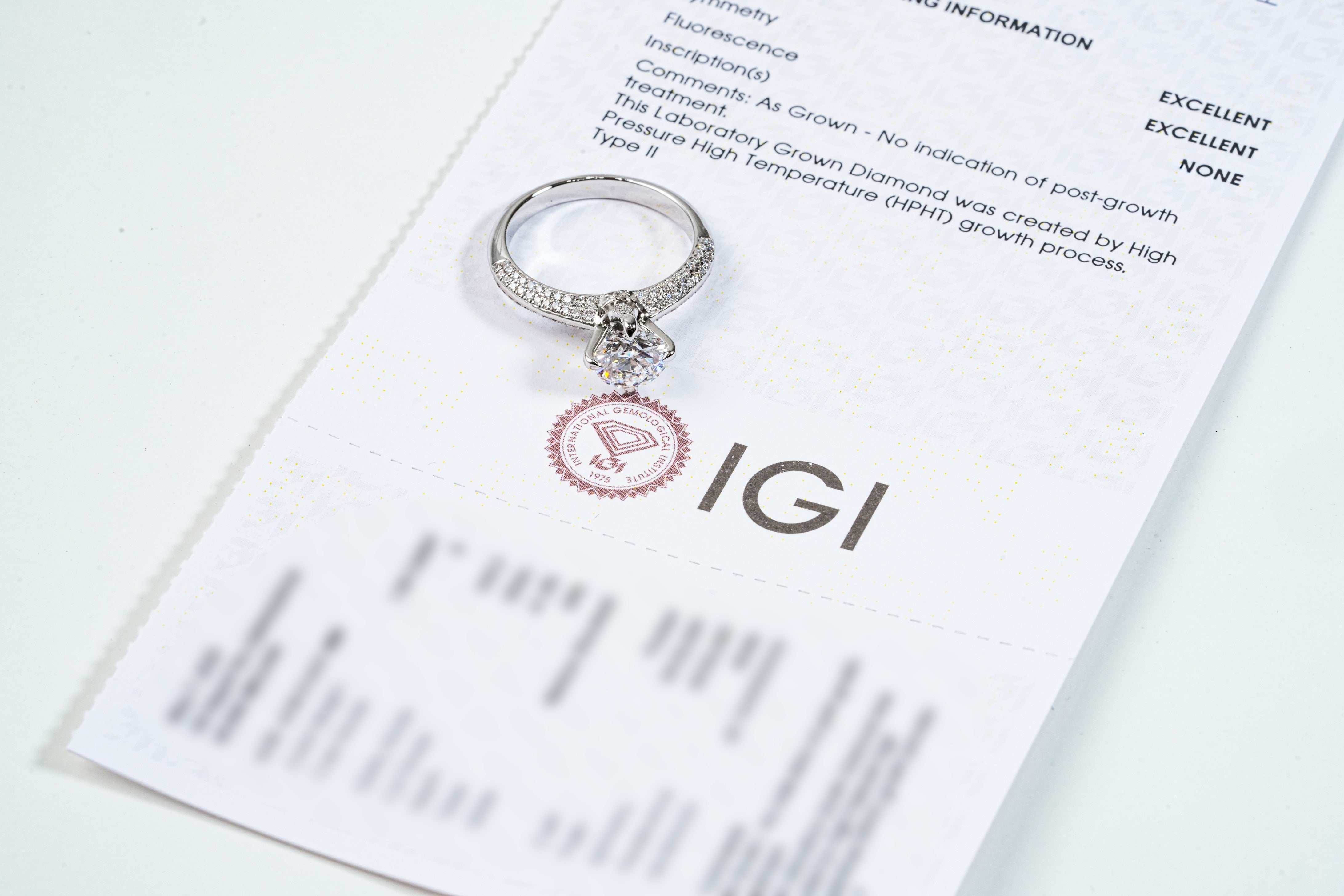 TIFFANY-STYLE PAVED SET WHITEGOLD RING 1CT ROUND CUT LAB DIAMOND