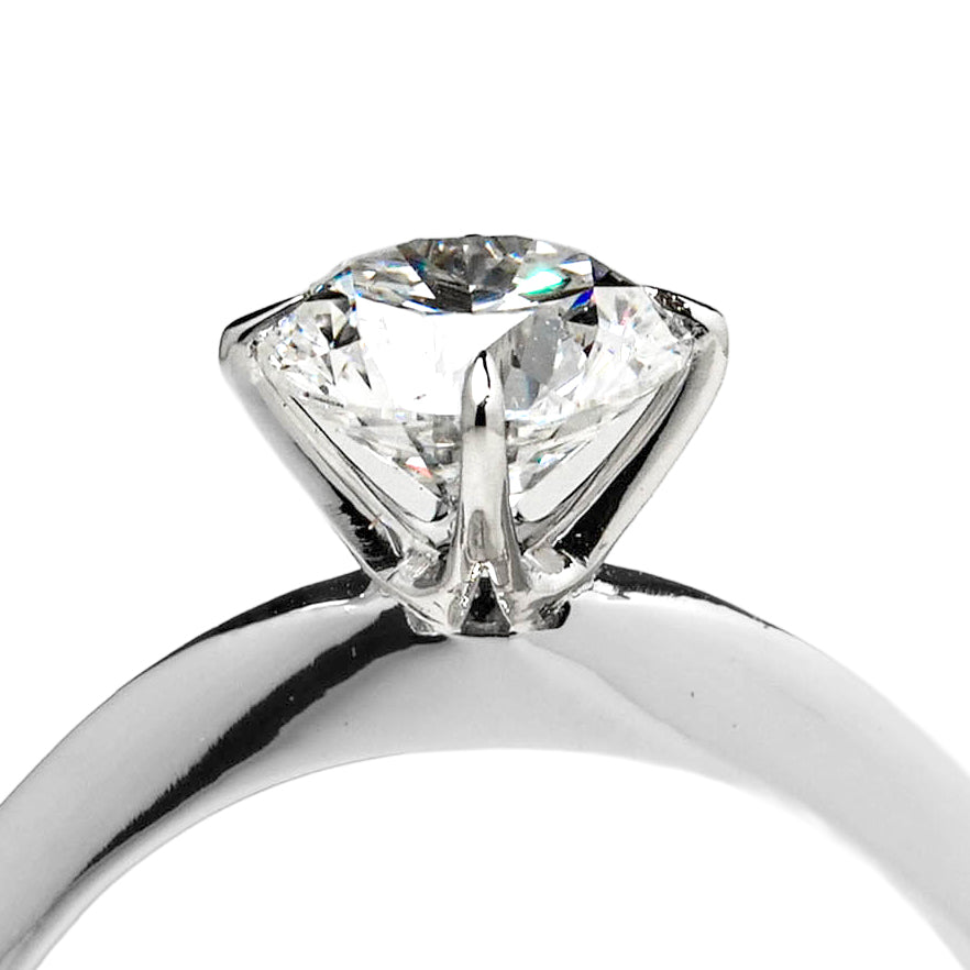 TIFFANY-STYLE WHITEGOLD RING 1CT ROUND CUT LAB DIAMOND