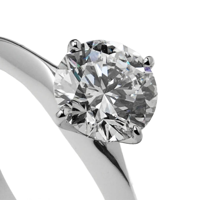 TIFFANY-STYLE WHITEGOLD RING 1CT ROUND CUT LAB DIAMOND