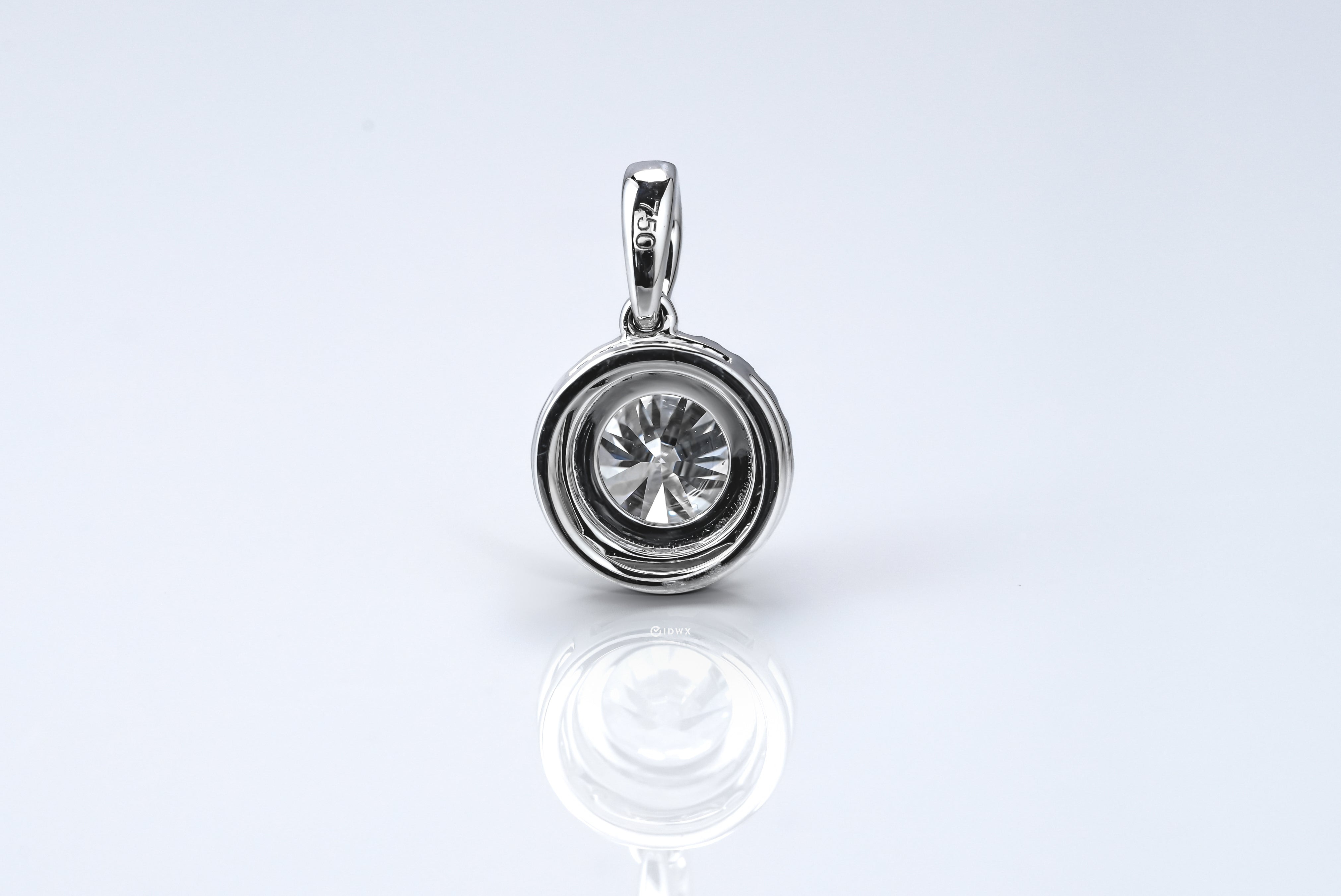 1CT ROUND BRILLIANT PENDANT HALO