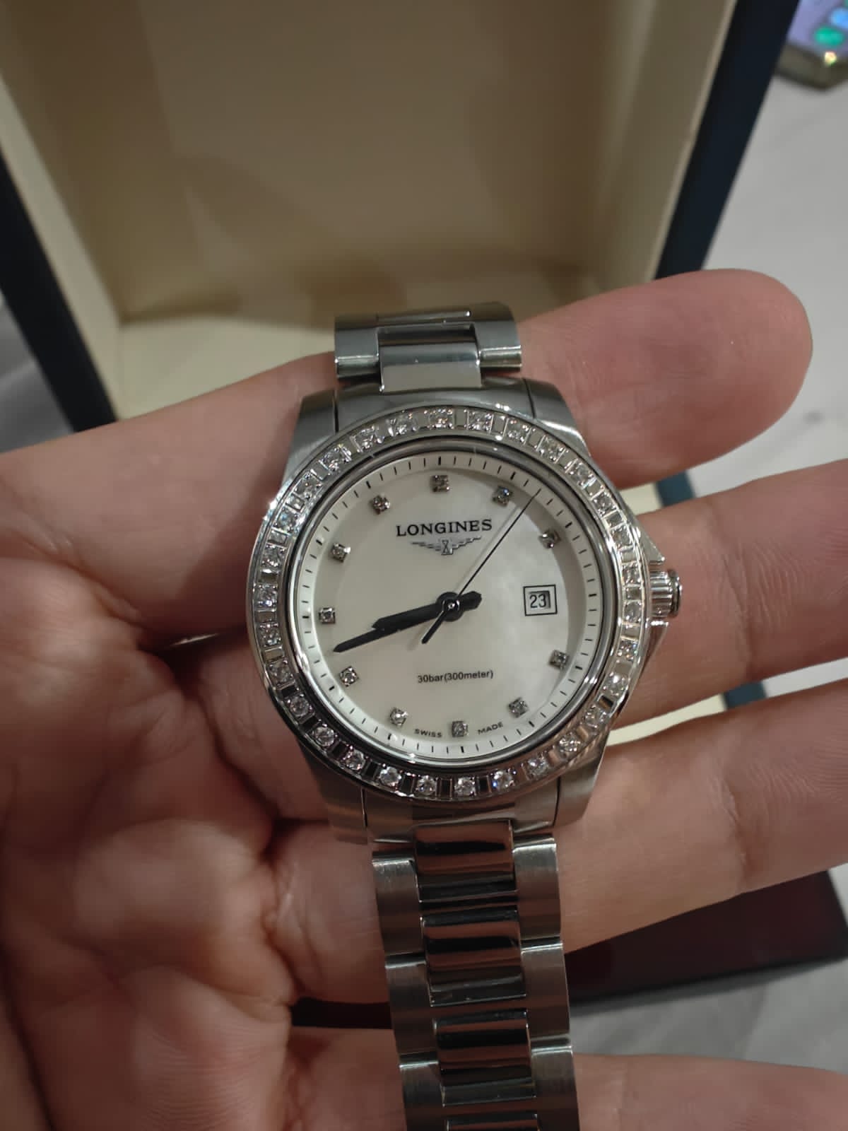 CONQUEST 29.5 QUARTZ STEEL WHITE MOP DIAMOND BEZEL (UNDATED)