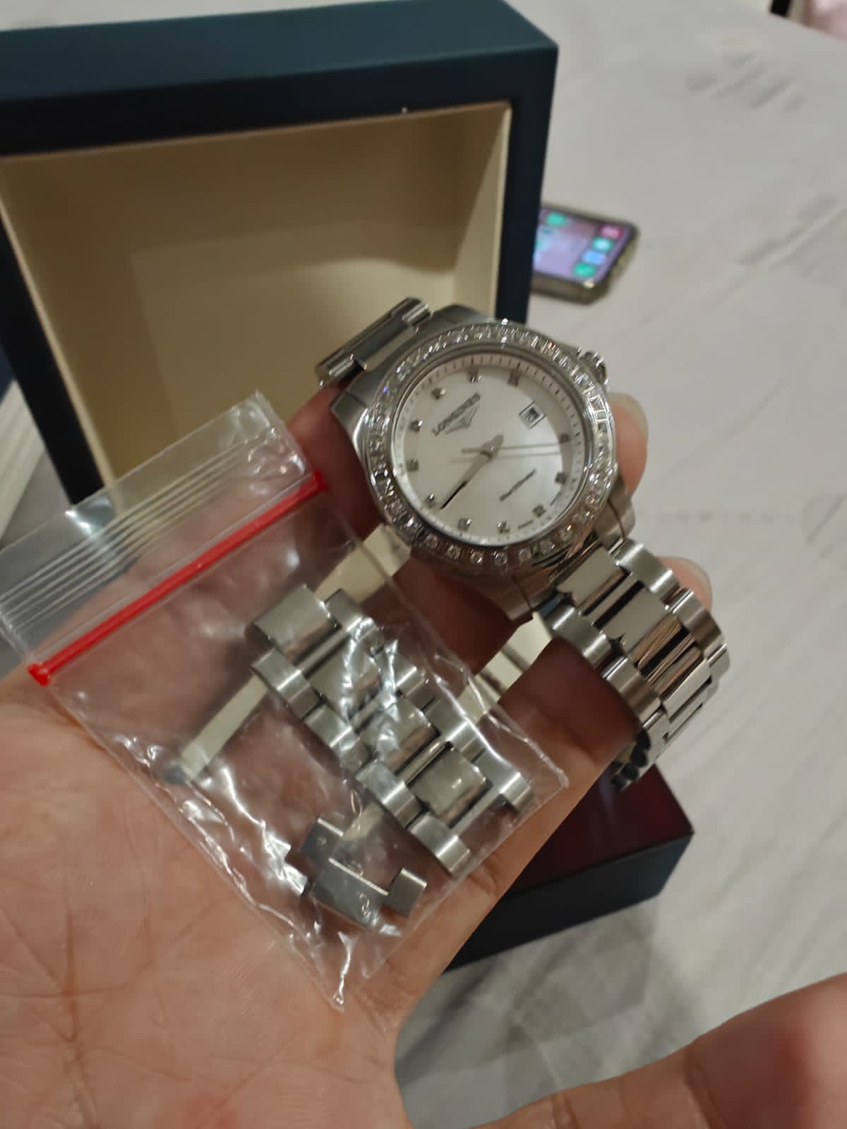 CONQUEST 29.5 QUARTZ STEEL WHITE MOP DIAMOND BEZEL (UNDATED)