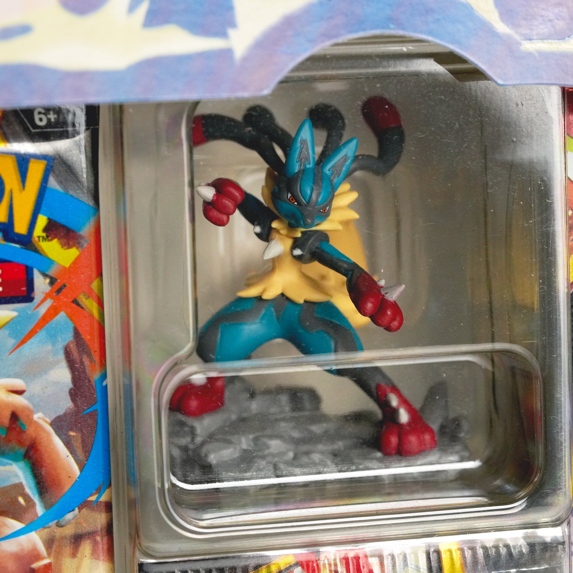 MEGA LUCARIO FIGURE COLLECTION