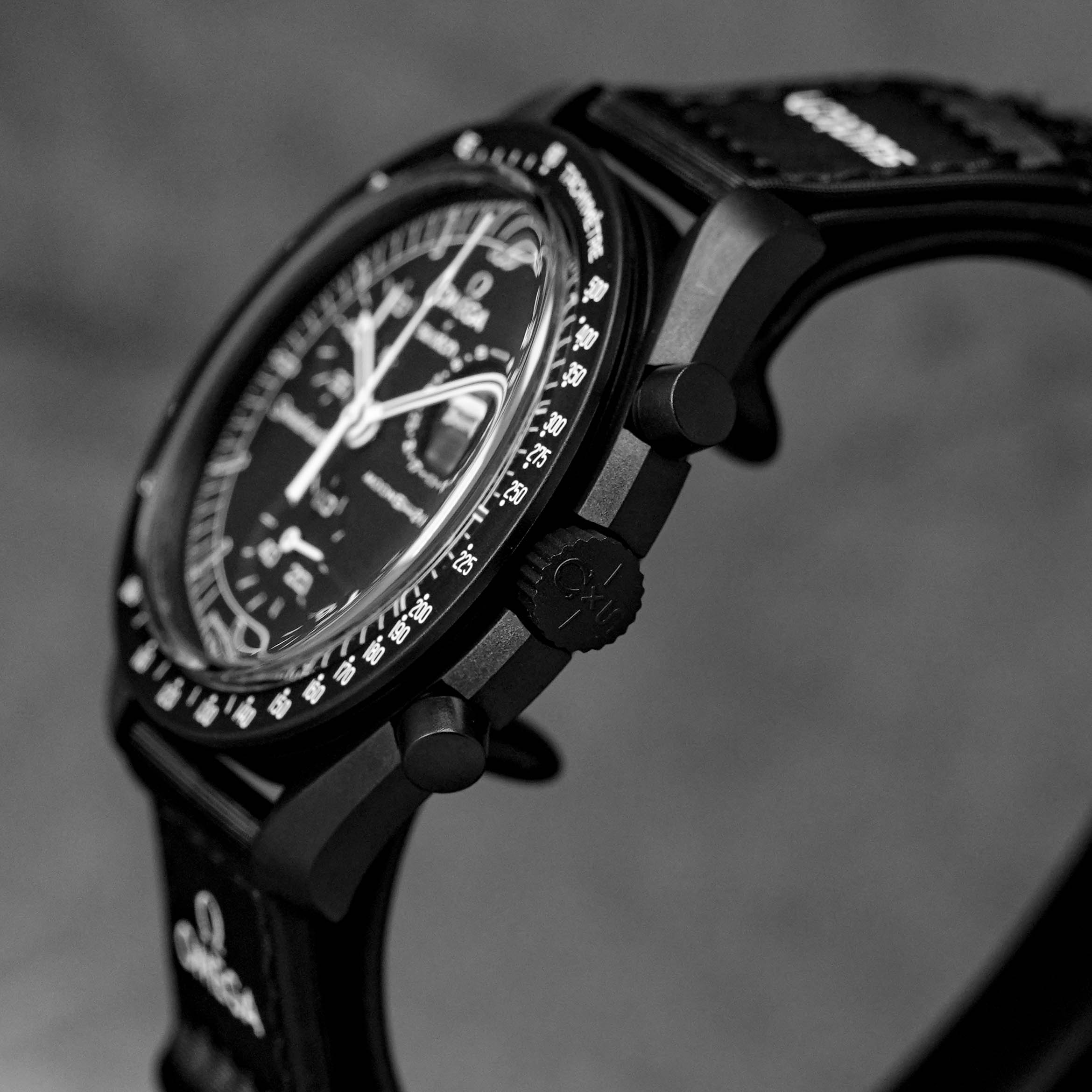 SWATCH X OMEGA MOONSWATCH MISSION TO MOONPHASE 'SNOOPY SWATCH X OMEGA MOONSWATCH MISSION TO MOONPHASE 'SNOOPY
