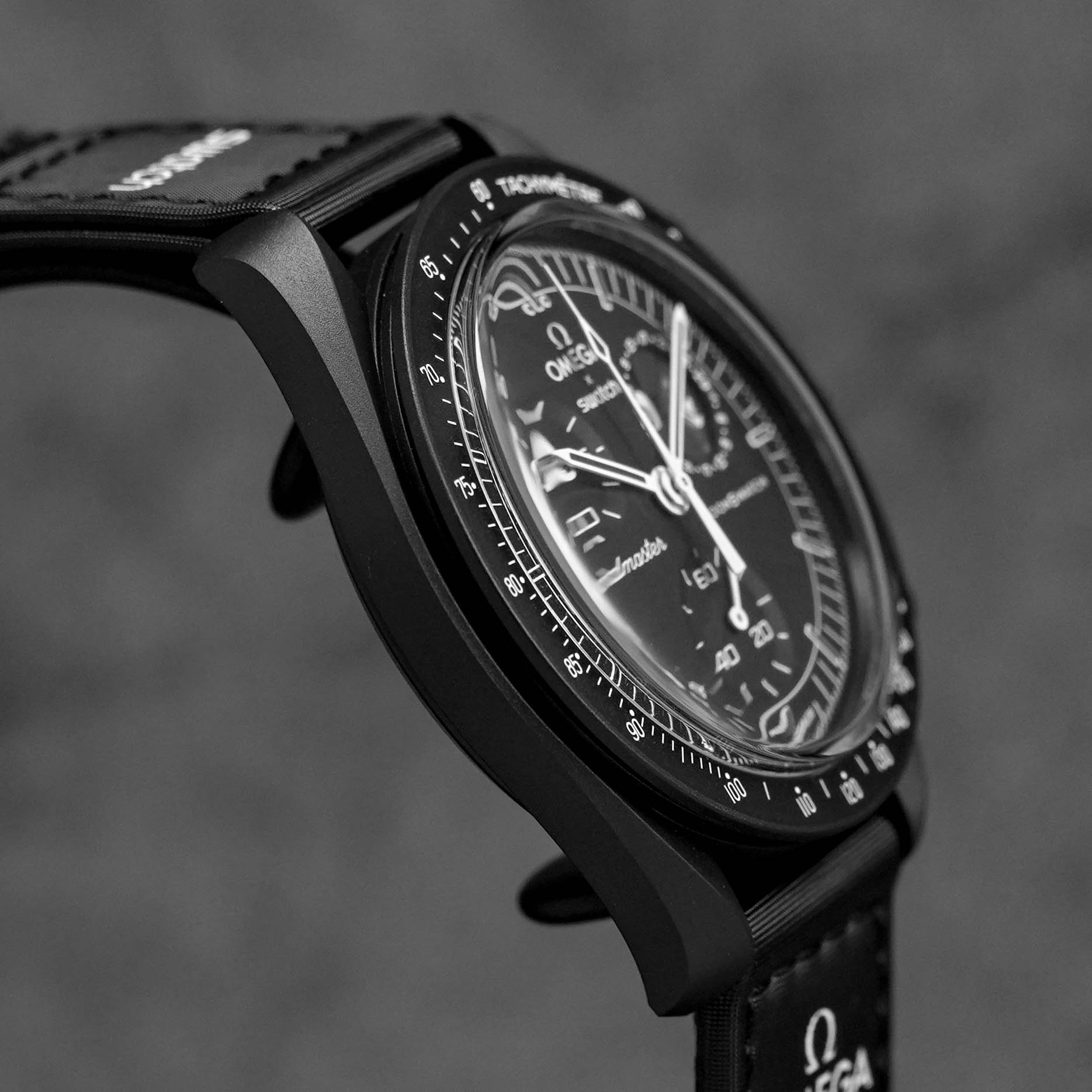 SWATCH X OMEGA MOONSWATCH MISSION TO MOONPHASE 'SNOOPY SWATCH X OMEGA MOONSWATCH MISSION TO MOONPHASE 'SNOOPY