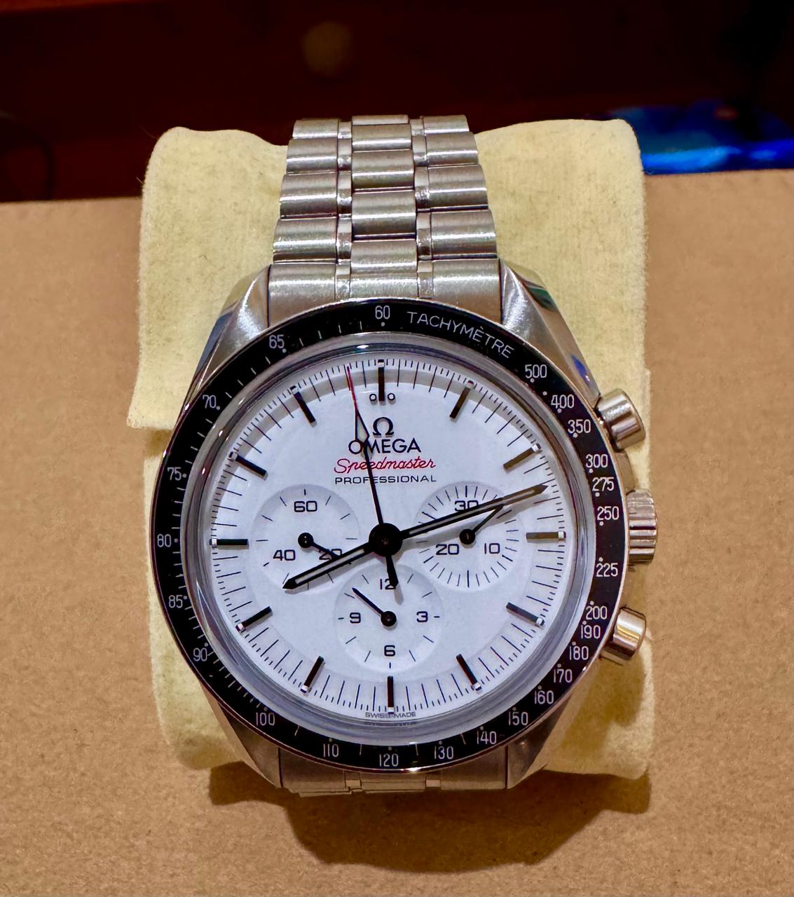 SPEEDMASTER MOONWATCH SAPPHIRE WHITE DIAL (2024)