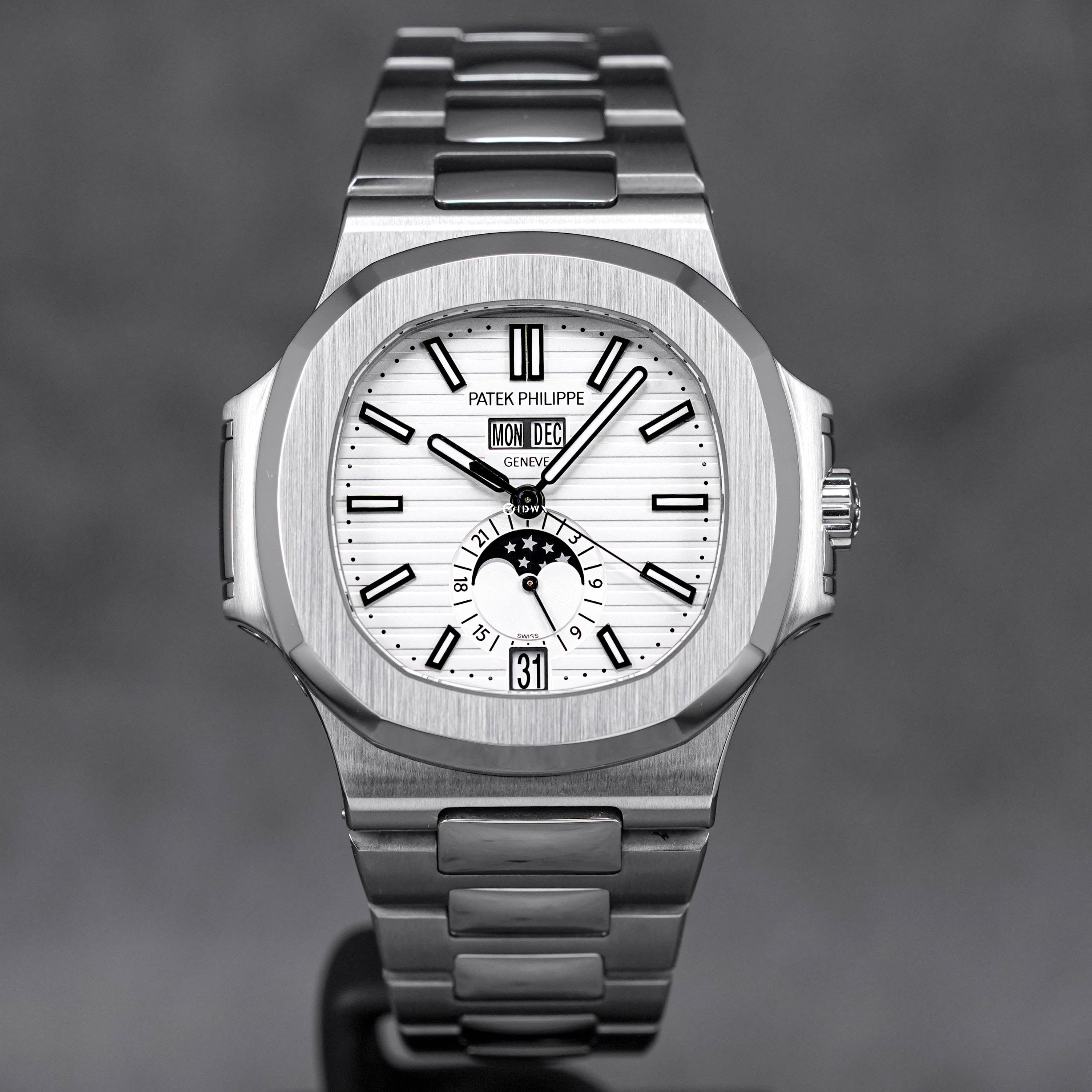 PATEK PHILIPPE NAUTILUS 5726 1A ANNUAL CALENDAR MOONPHASE WHITE