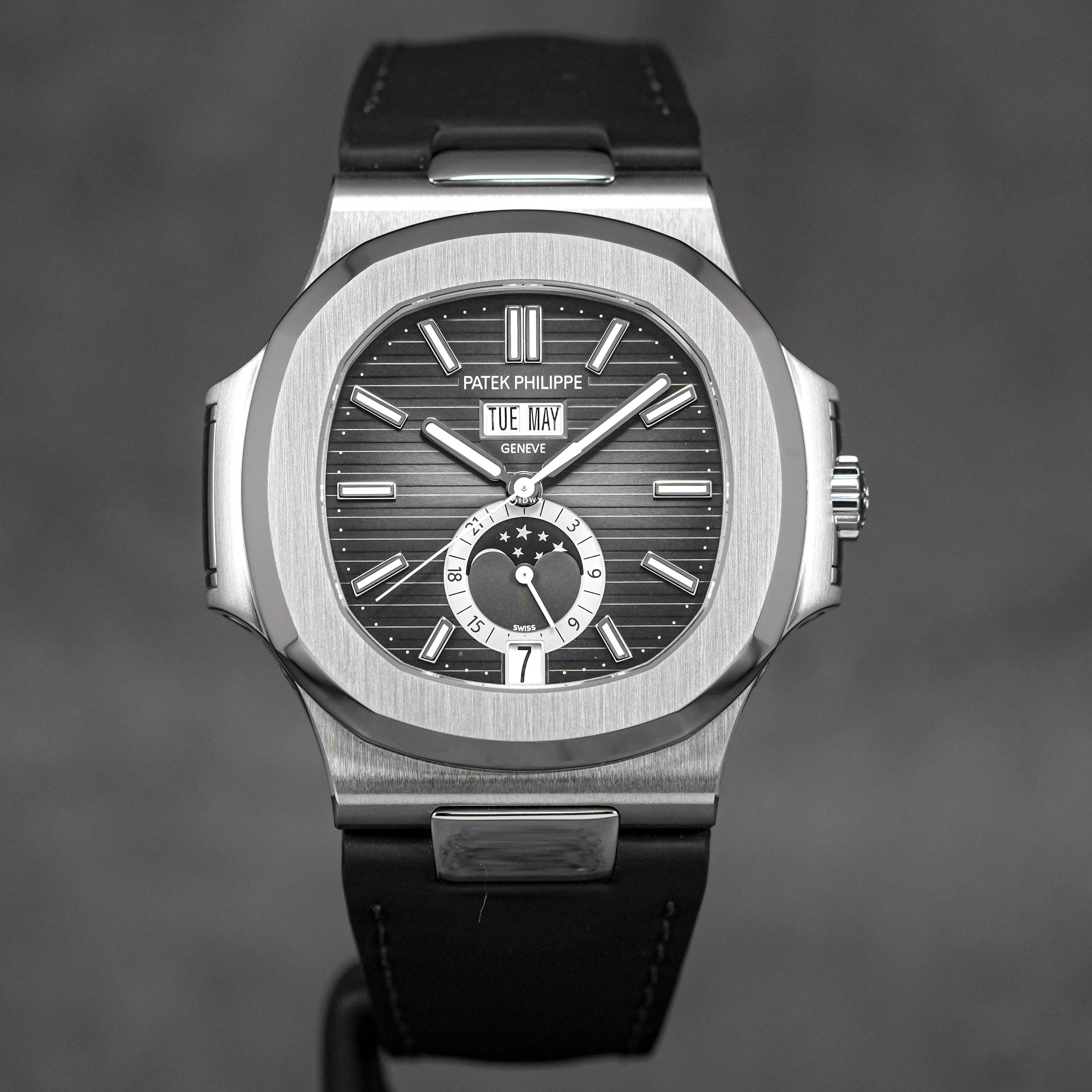 NAUTILUS 5726A ANNUAL CALENDAR MOONPHASE (2025)
