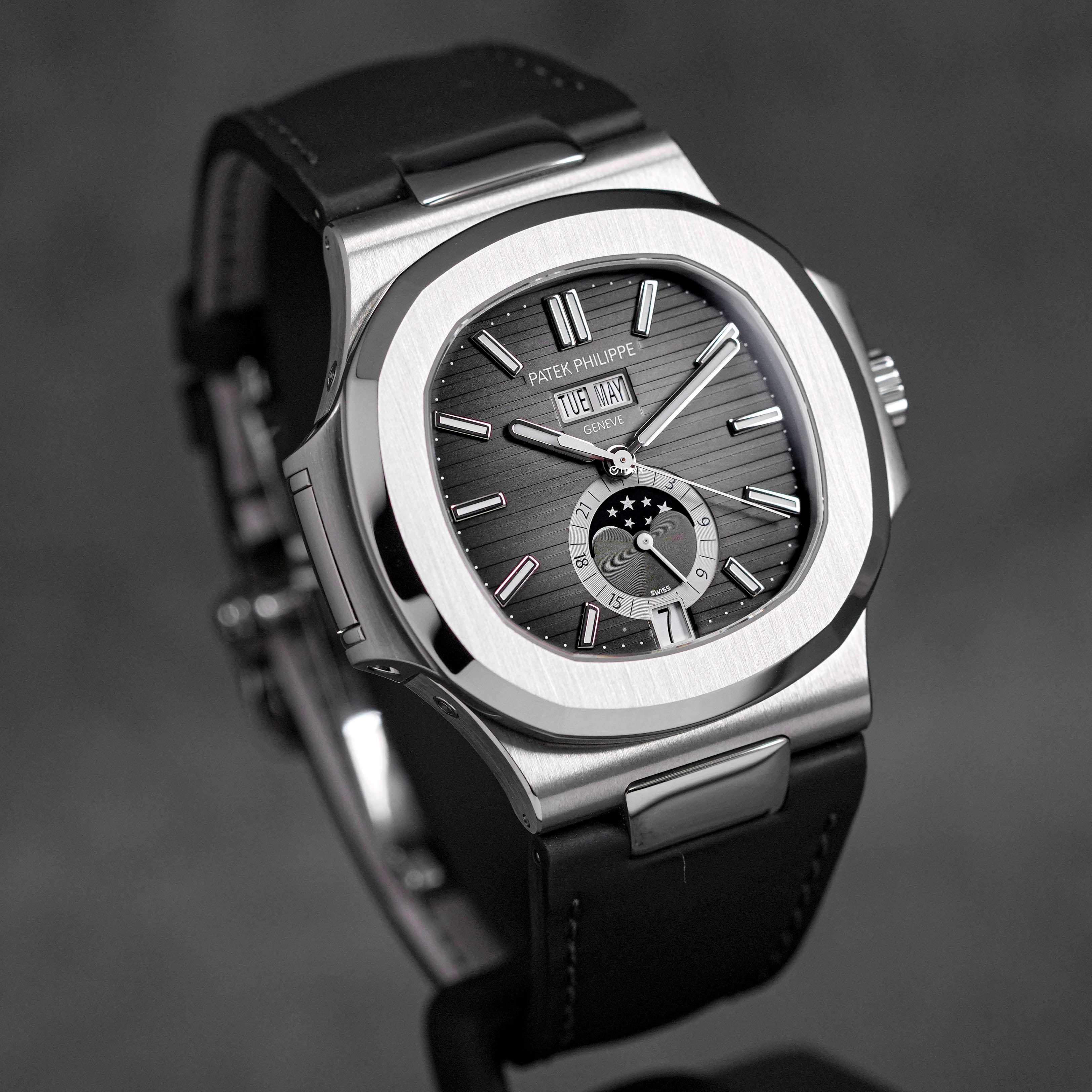 NAUTILUS 5726A ANNUAL CALENDAR MOONPHASE (2025)