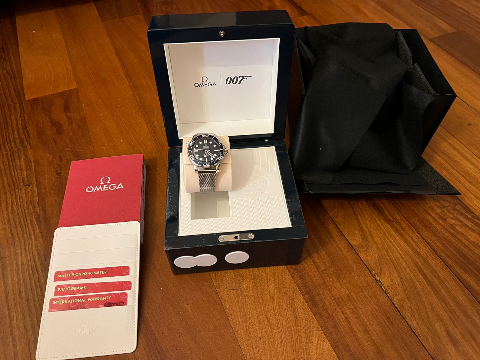 SEAMASTER DIVER 300M 42MM JAMES BOND 60TH ANNIVERSARY (2023)