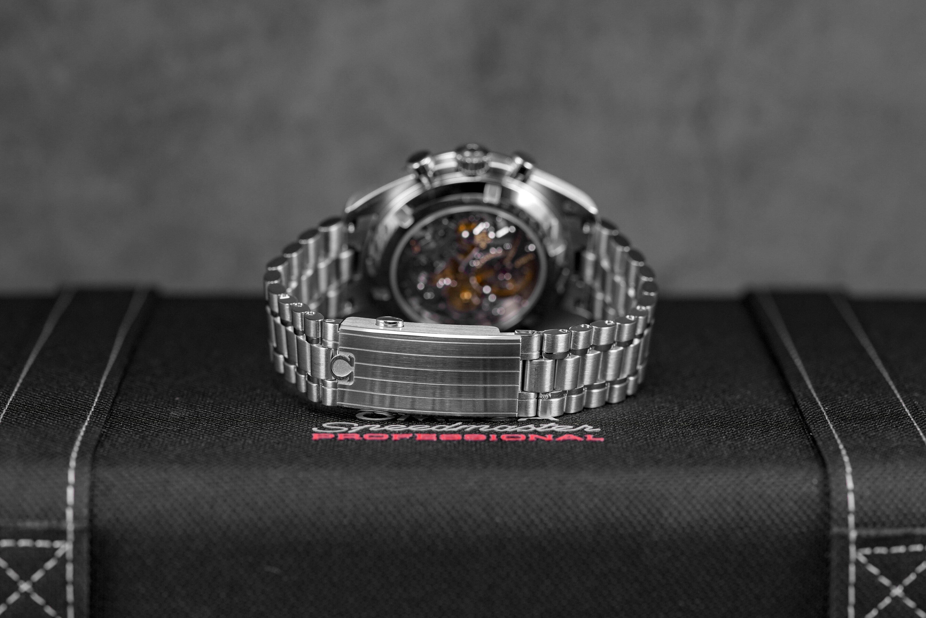 SPEEDMASTER MOONWATCH SAPPHIRE WHITE DIAL (2025)